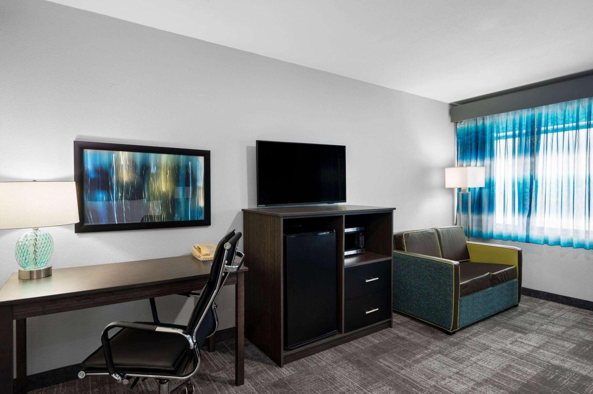 La Quinta Inn by Wyndham Indianapolis Airport Executive Dr photo 14