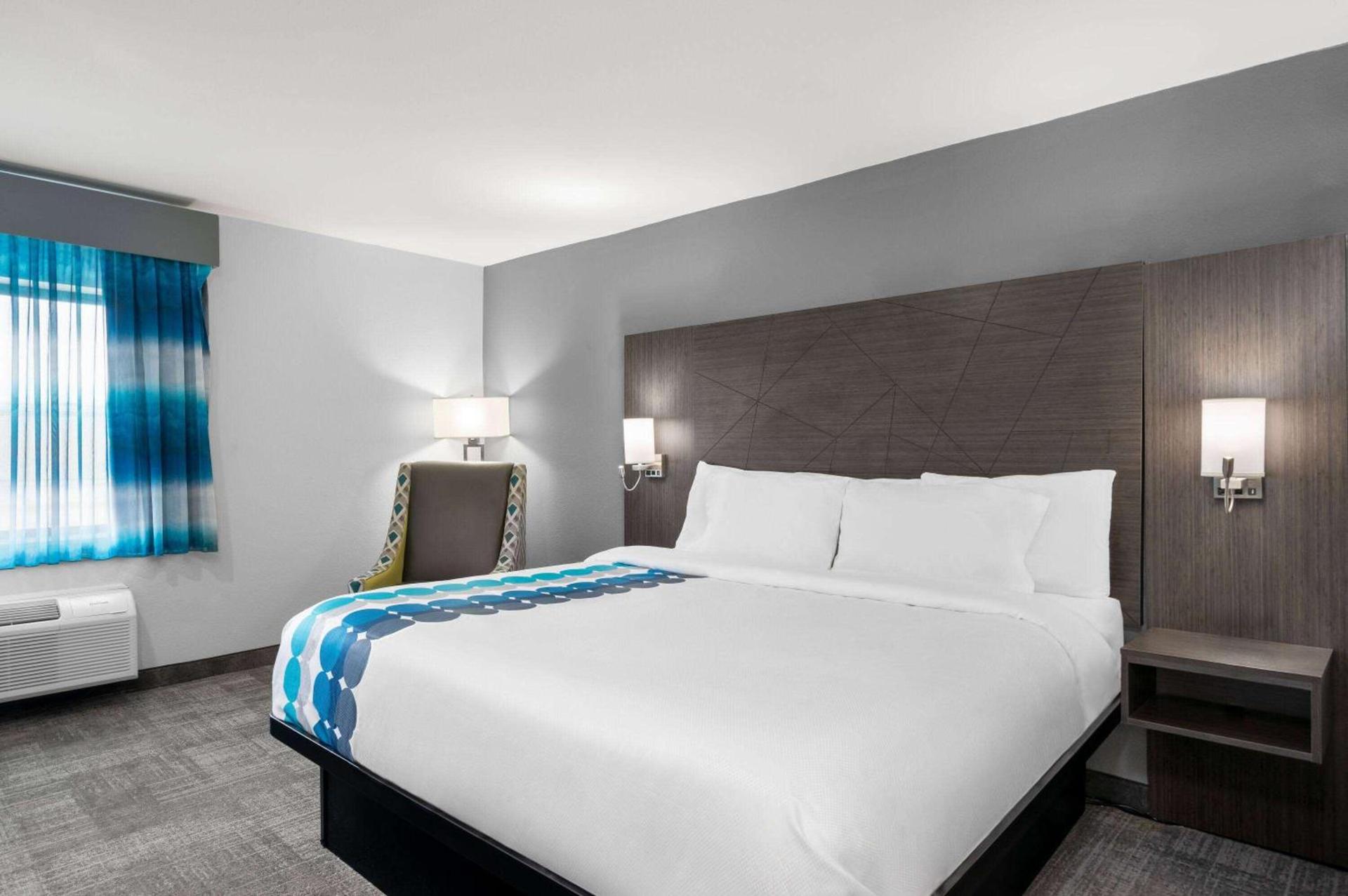 La Quinta Inn by Wyndham Indianapolis Airport Executive Dr photo 15