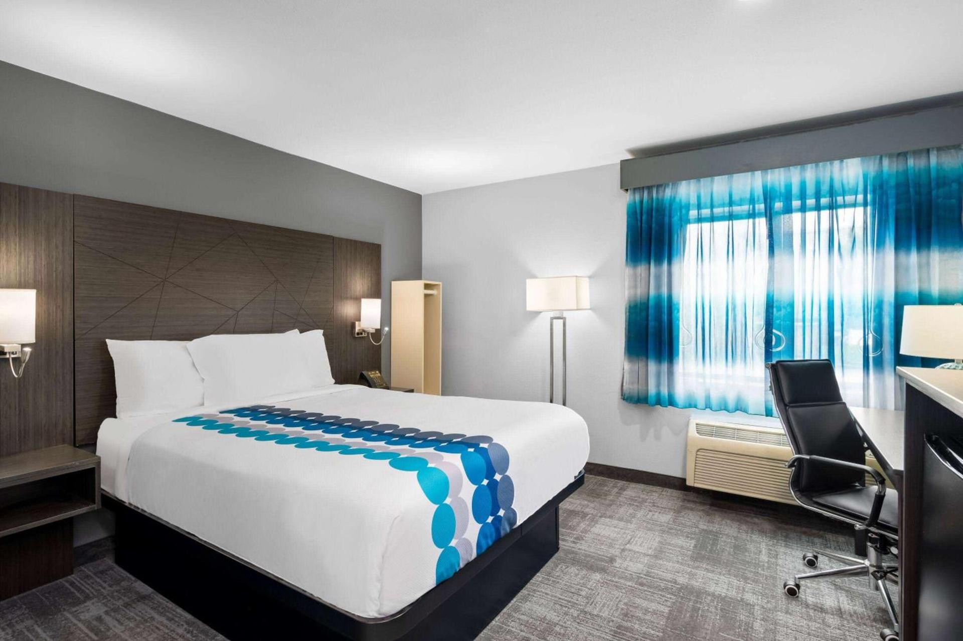 La Quinta Inn by Wyndham Indianapolis Airport Executive Dr photo 19