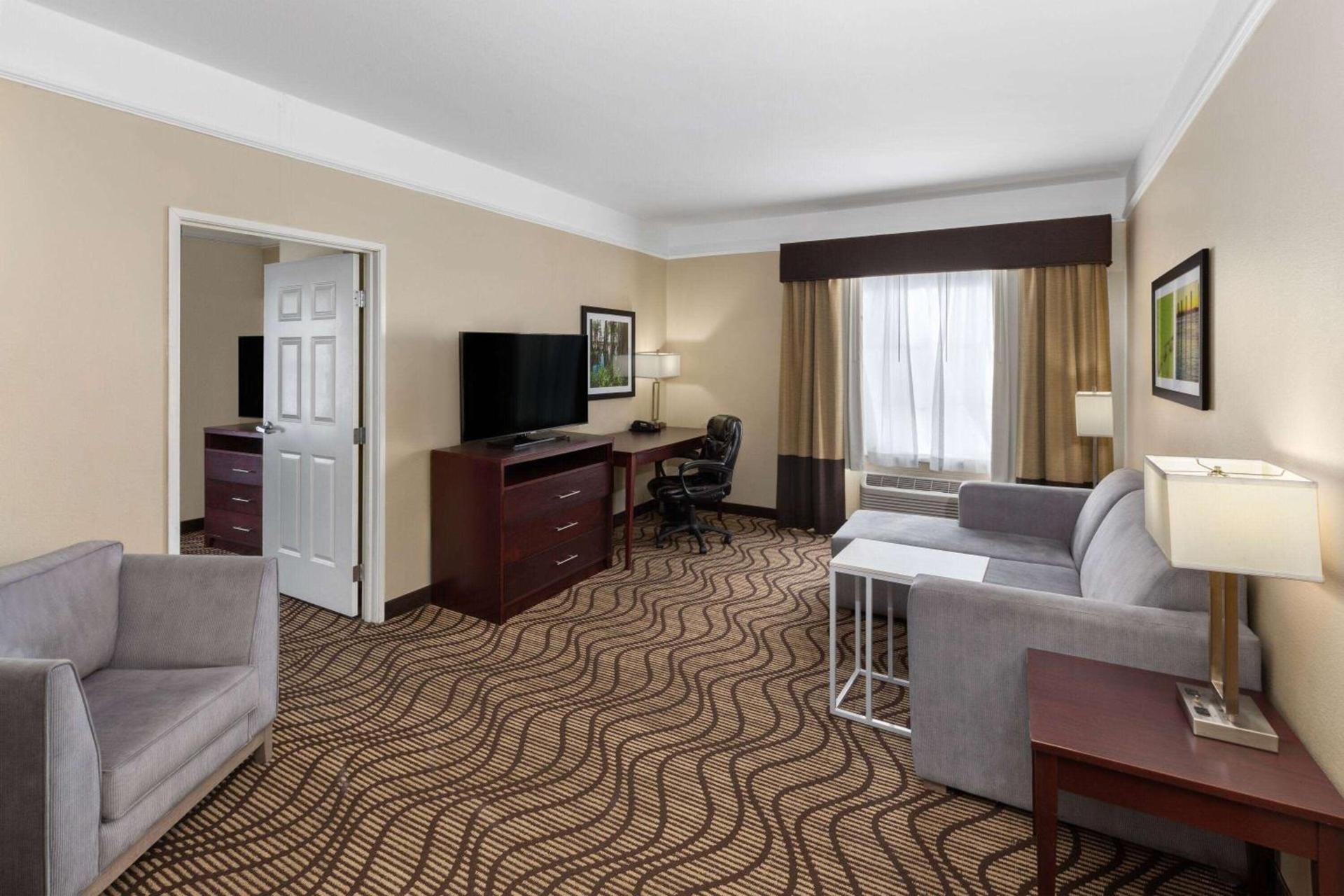 La Quinta by Wyndham Houma photo 64