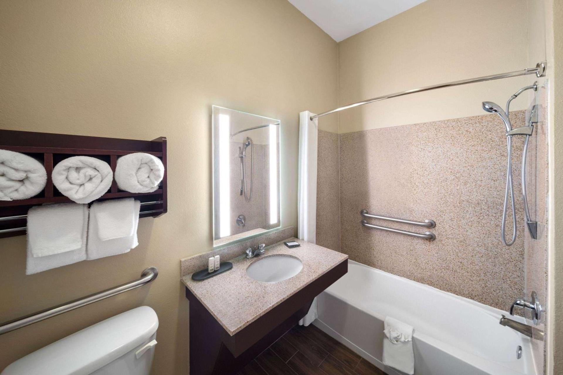 La Quinta by Wyndham Houma photo 46
