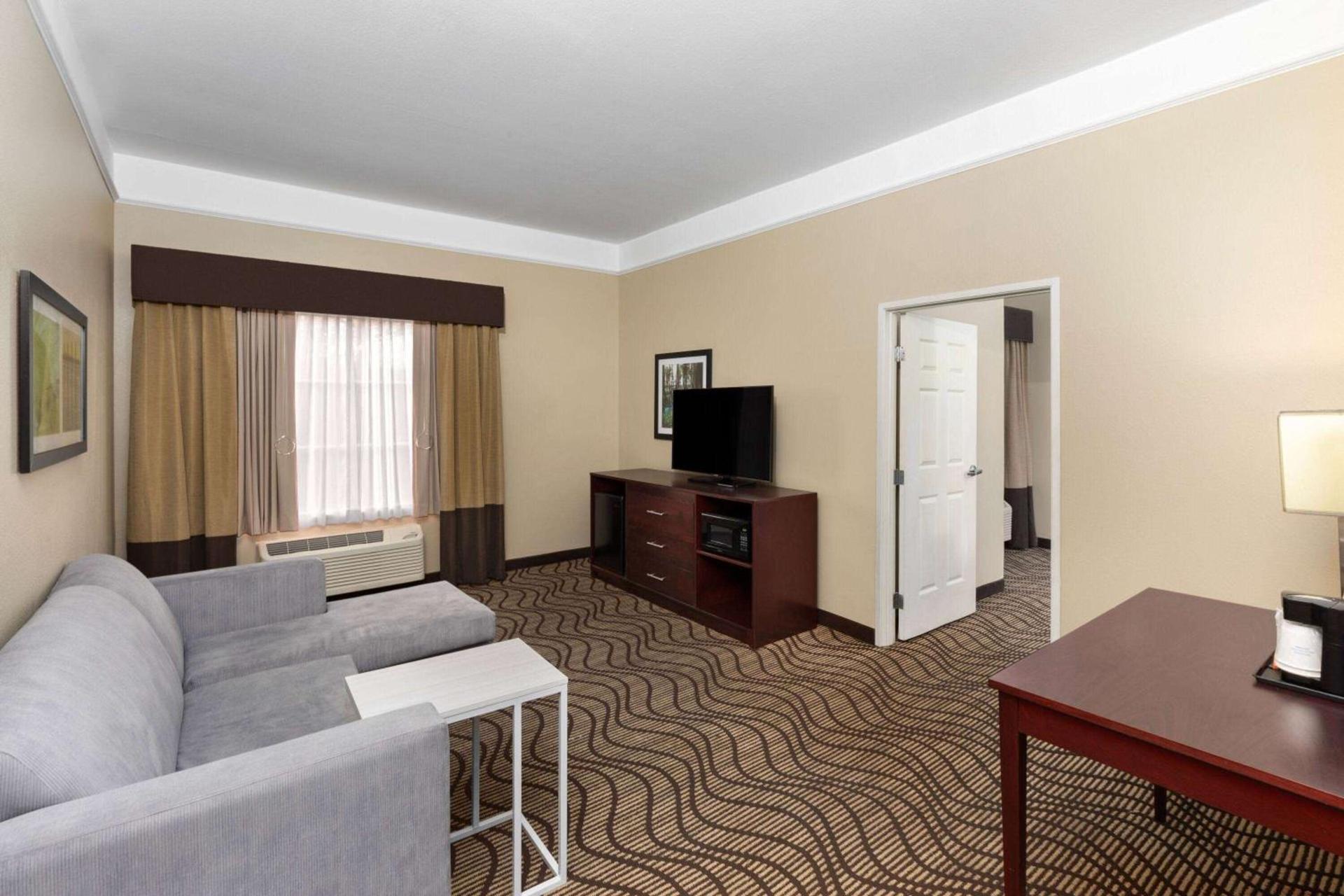 La Quinta by Wyndham Houma photo 54