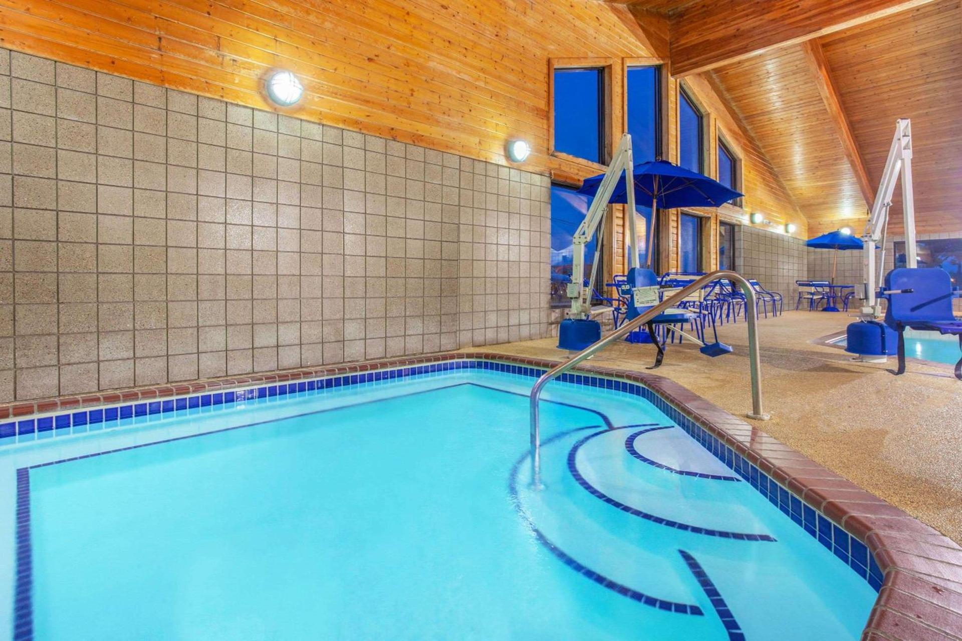 AmericInn by Wyndham Stillwater photo 8