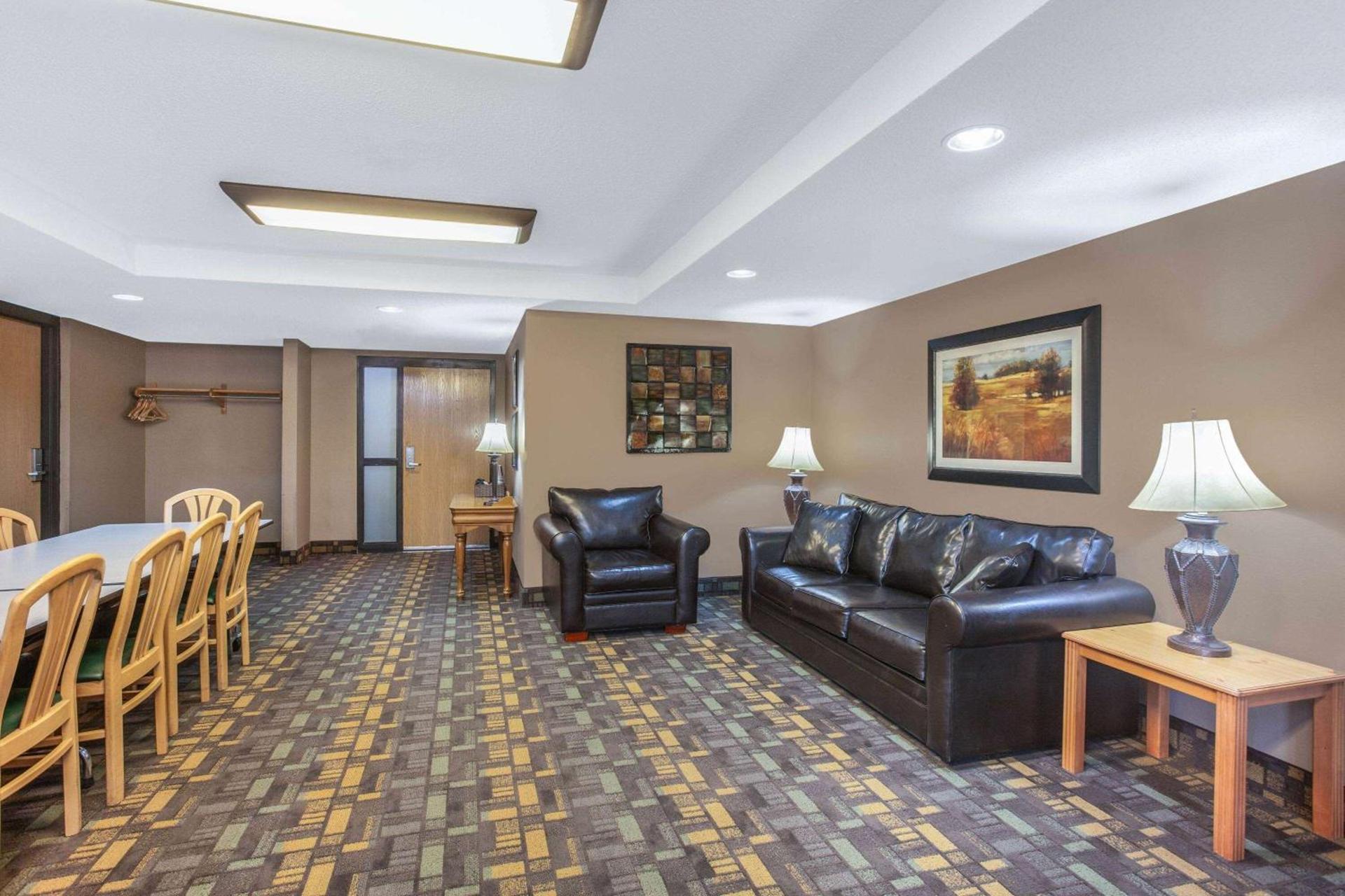 AmericInn by Wyndham Stillwater photo 11