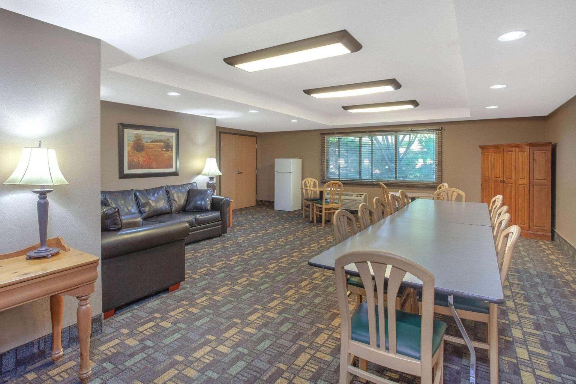 AmericInn by Wyndham Stillwater photo 12