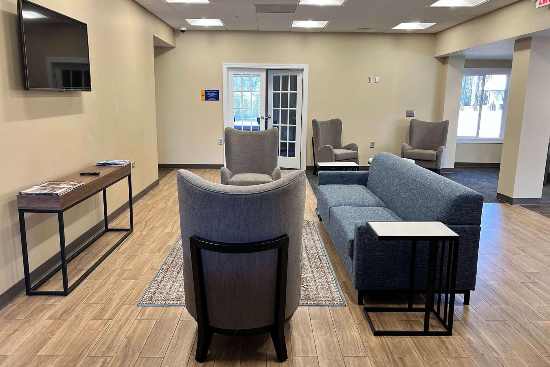 Days Inn by Wyndham Monroe NC photo 2