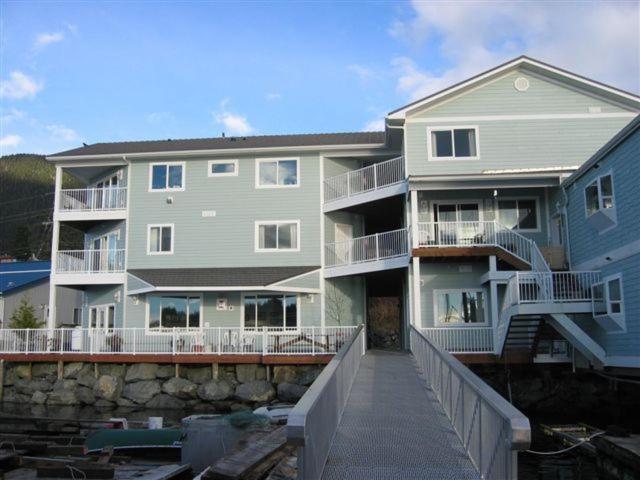 Longliner Lodge and Suites photo 4