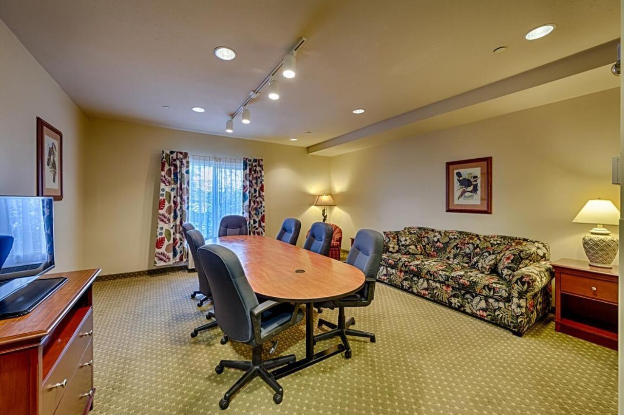 Triple Play Resort Hotel & Suites photo 31