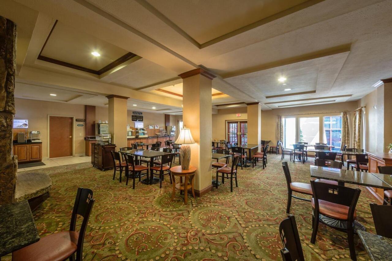 Triple Play Resort Hotel & Suites photo 10