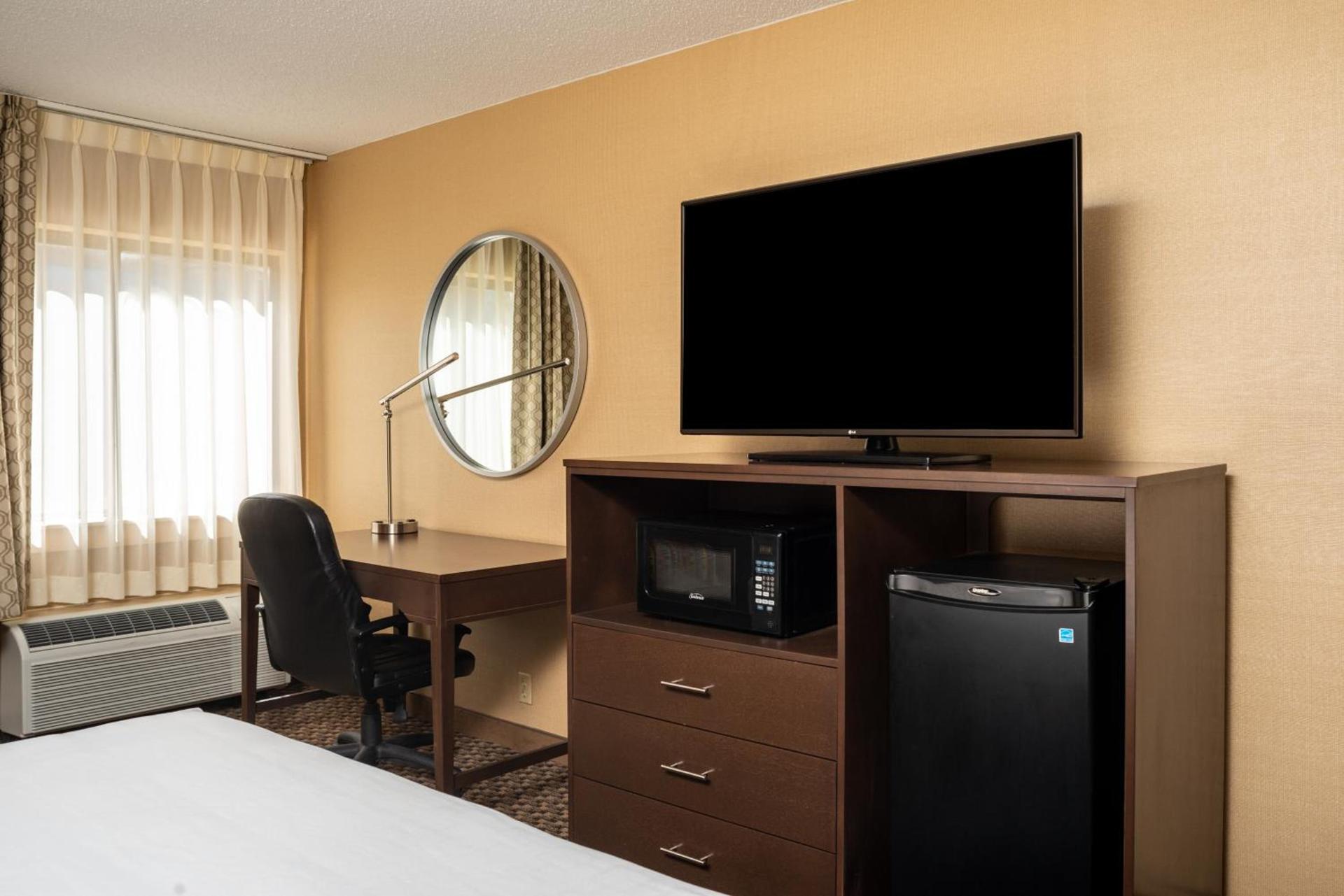 Clarion Pointe Harrisonburg photo 54