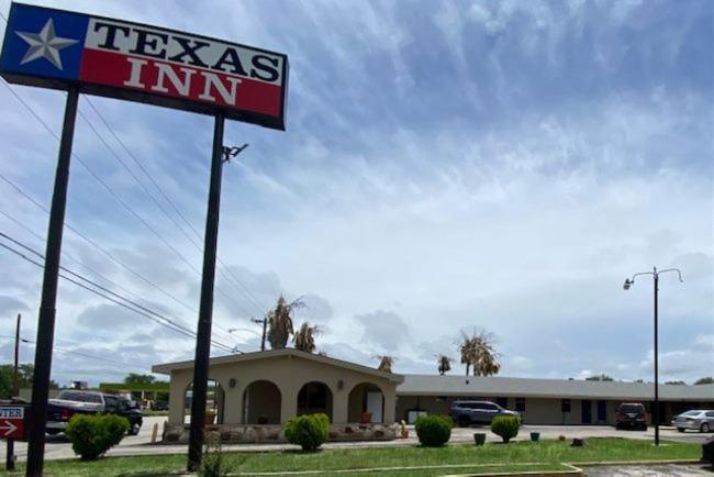 Texas Inn Seguin photo 31