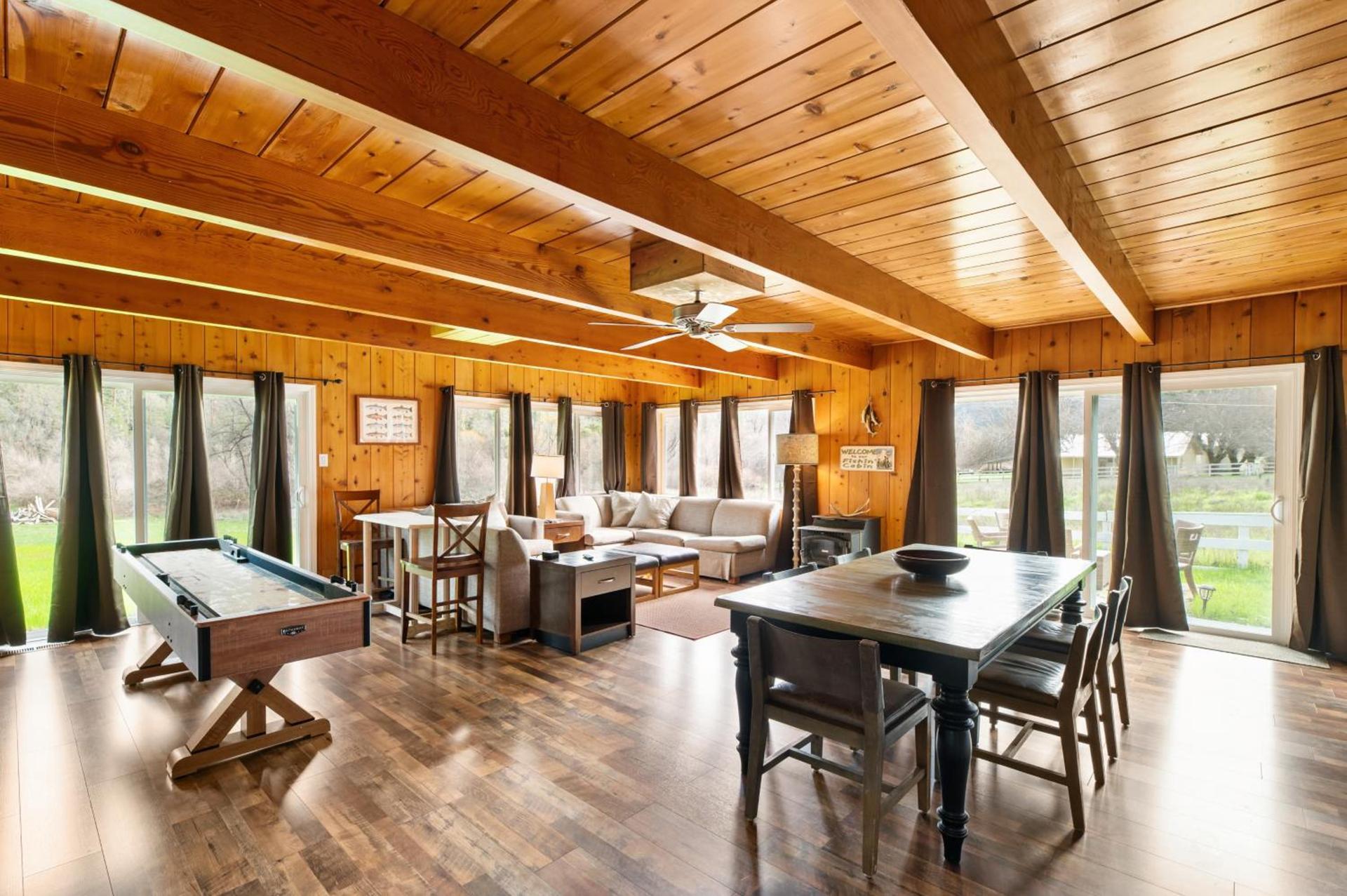 Indian Creek Lodge photo 2