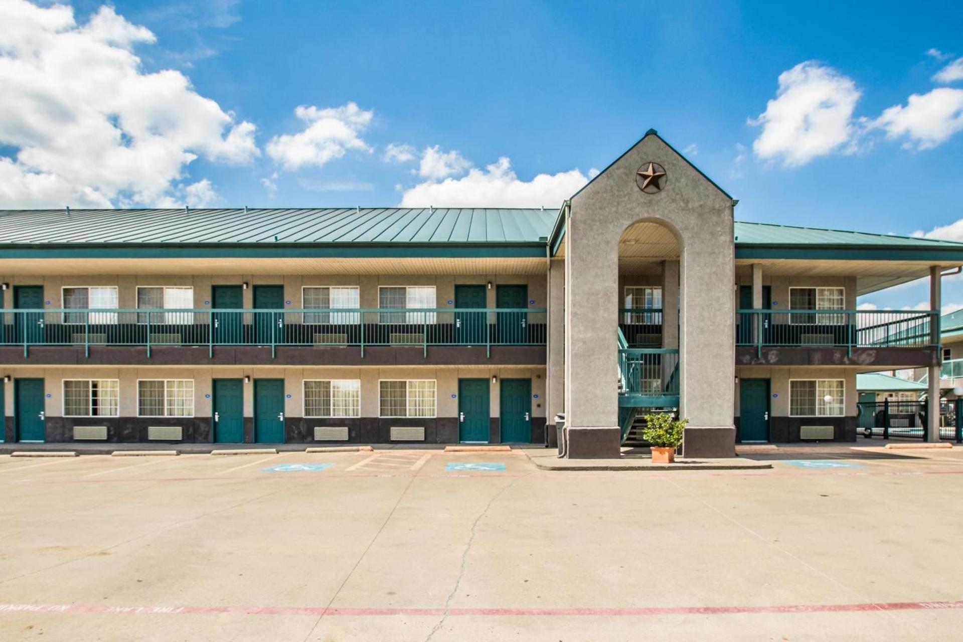 Americas Best Value Inn Fort Worth photo 39