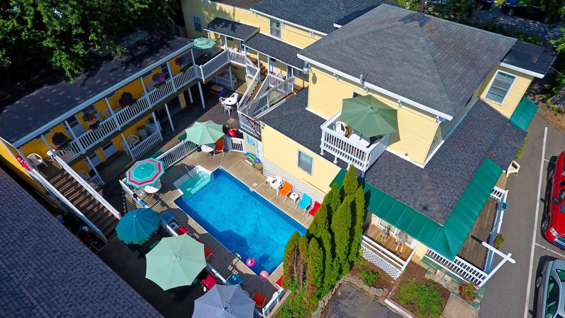 Beach Motel and Suites photo 1