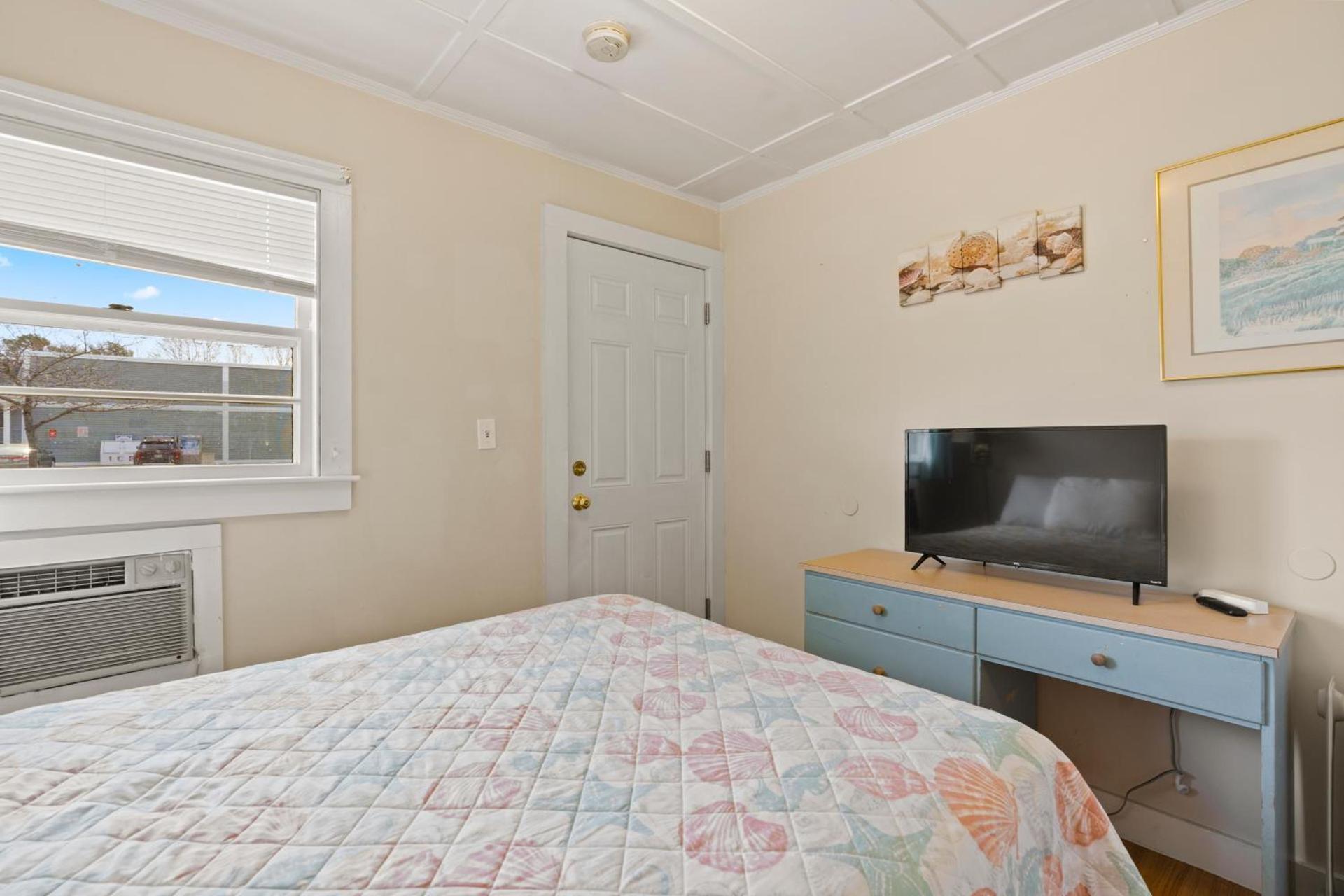 Beach Motel and Suites photo 10