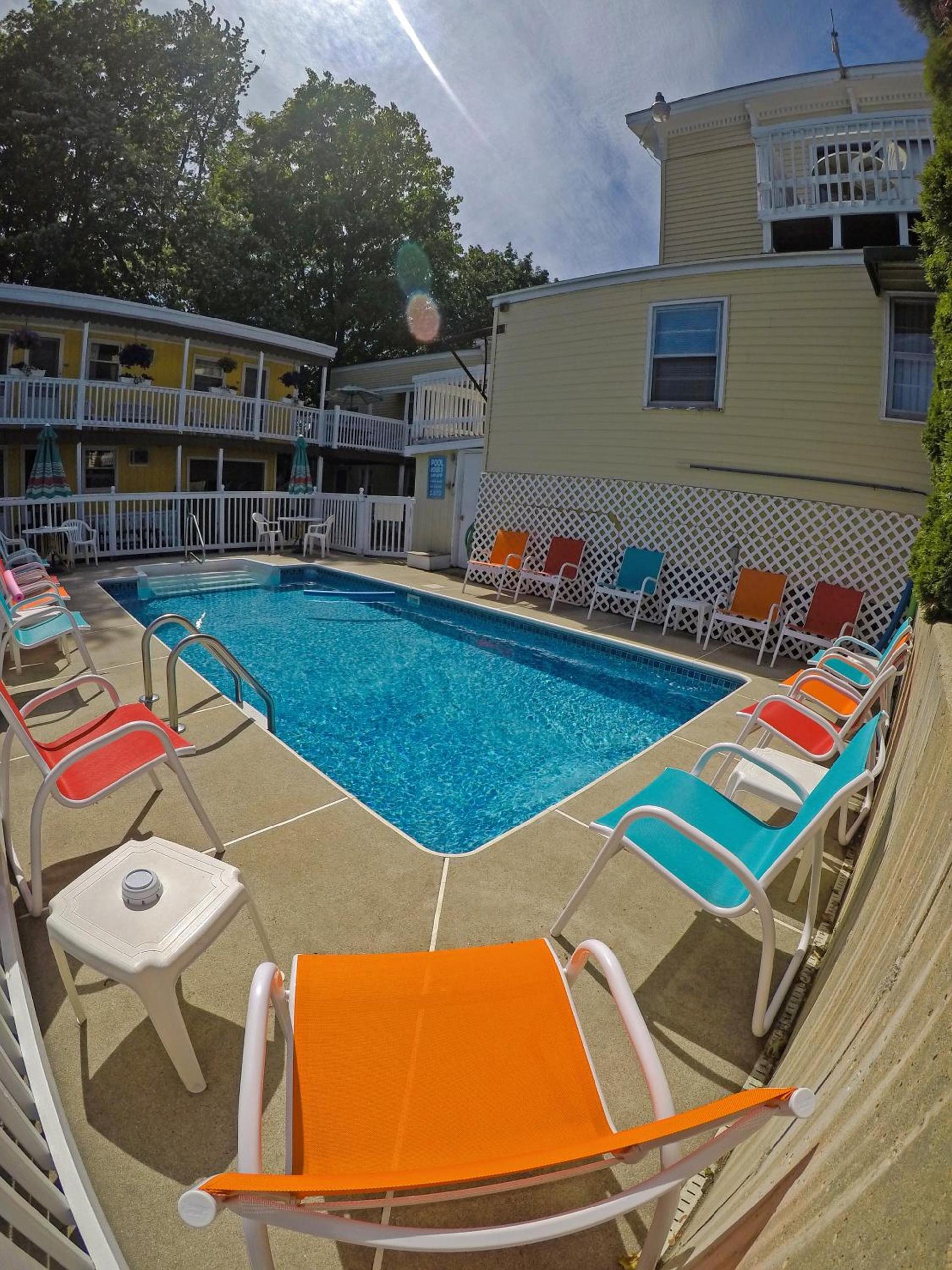 Beach Motel and Suites photo 7