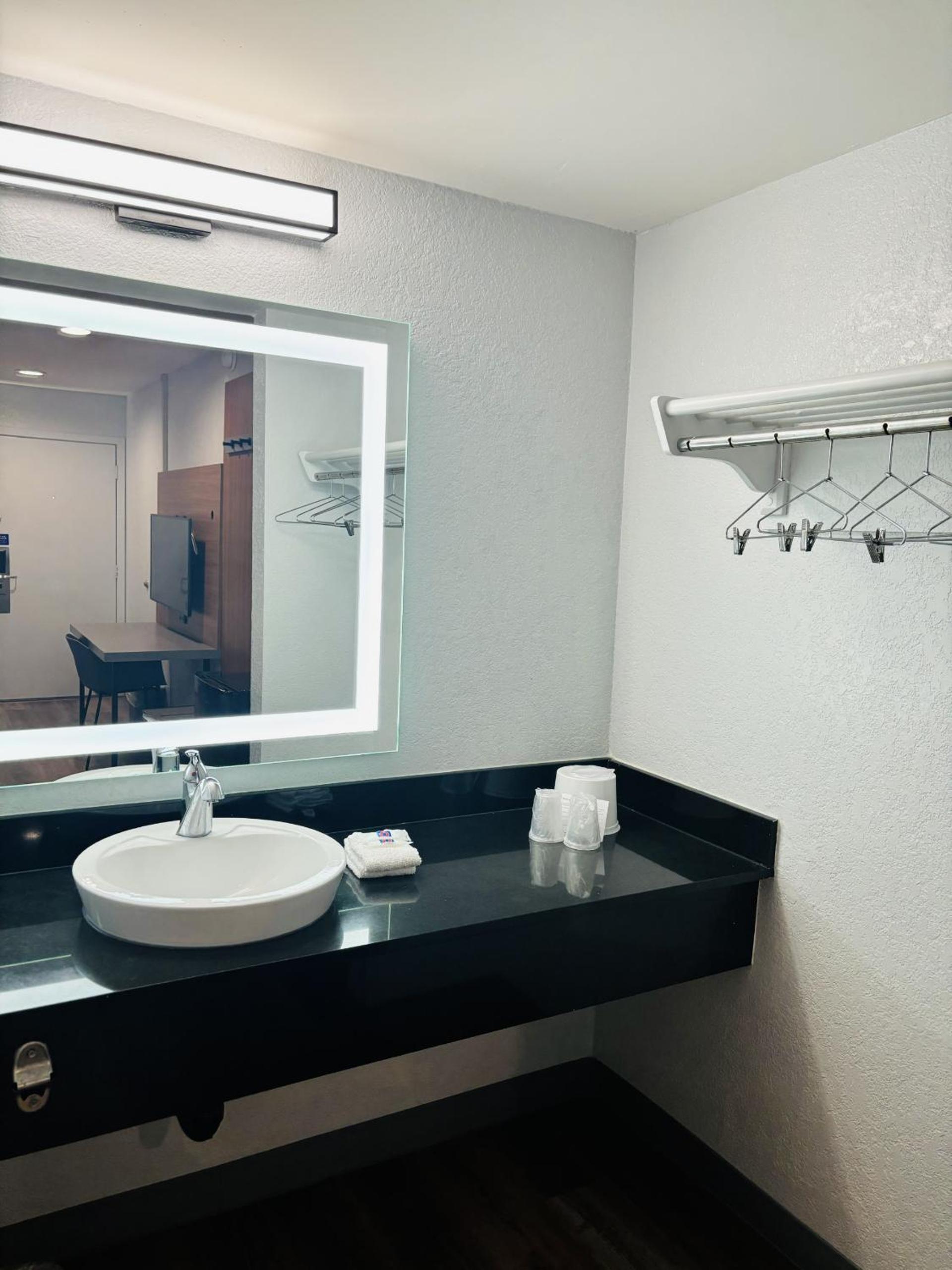 Motel 6-Santa Ana, CA photo 64