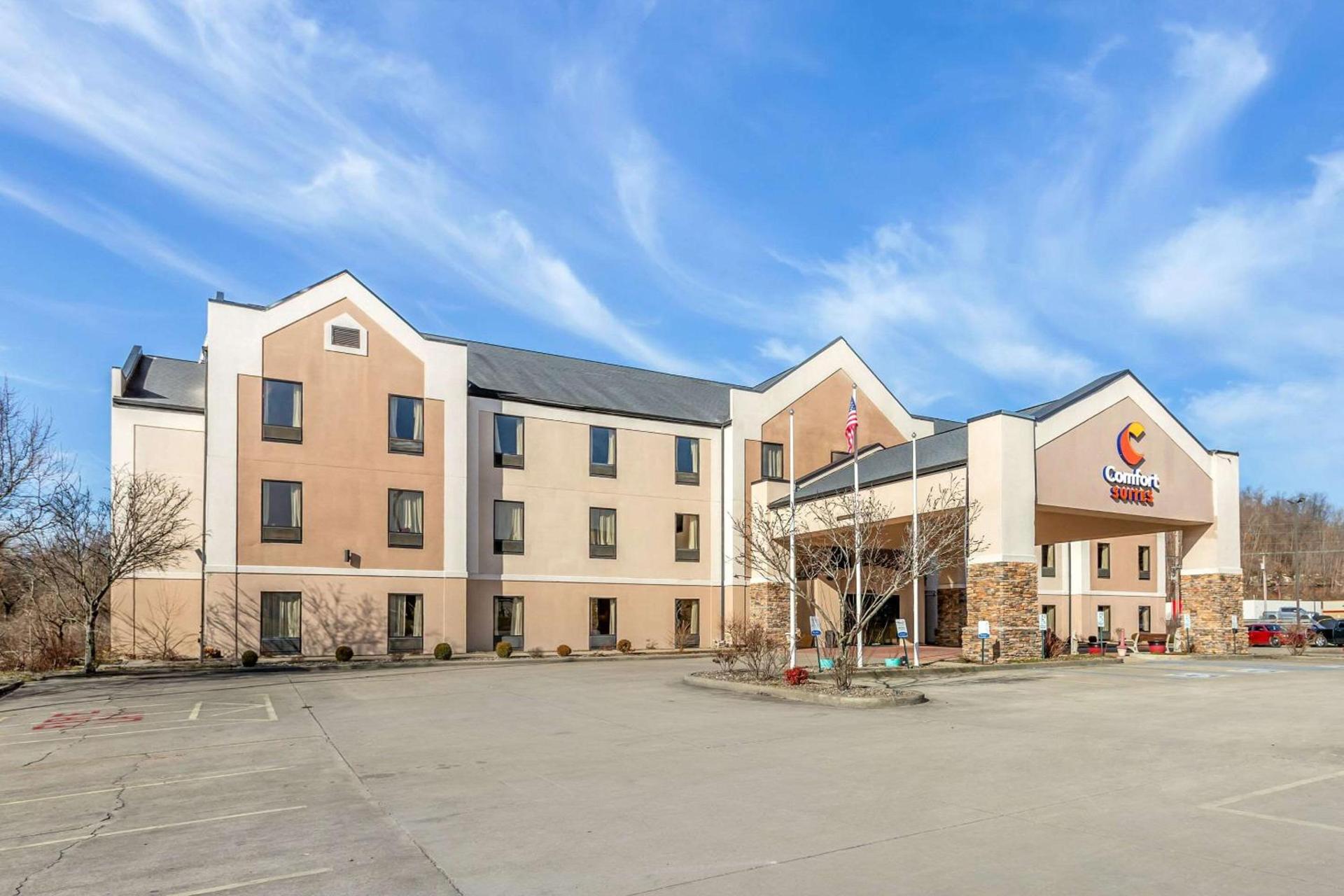 Comfort Suites South Point - Huntington photo 1