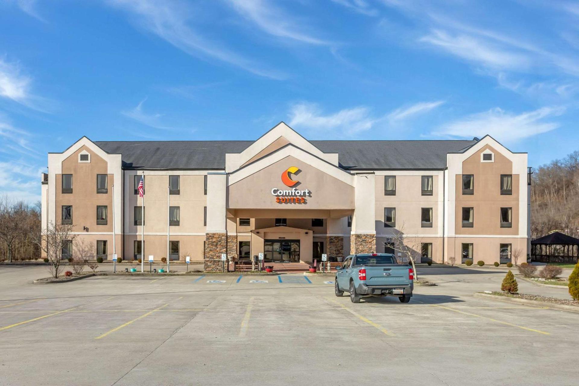 Comfort Suites South Point - Huntington photo 2
