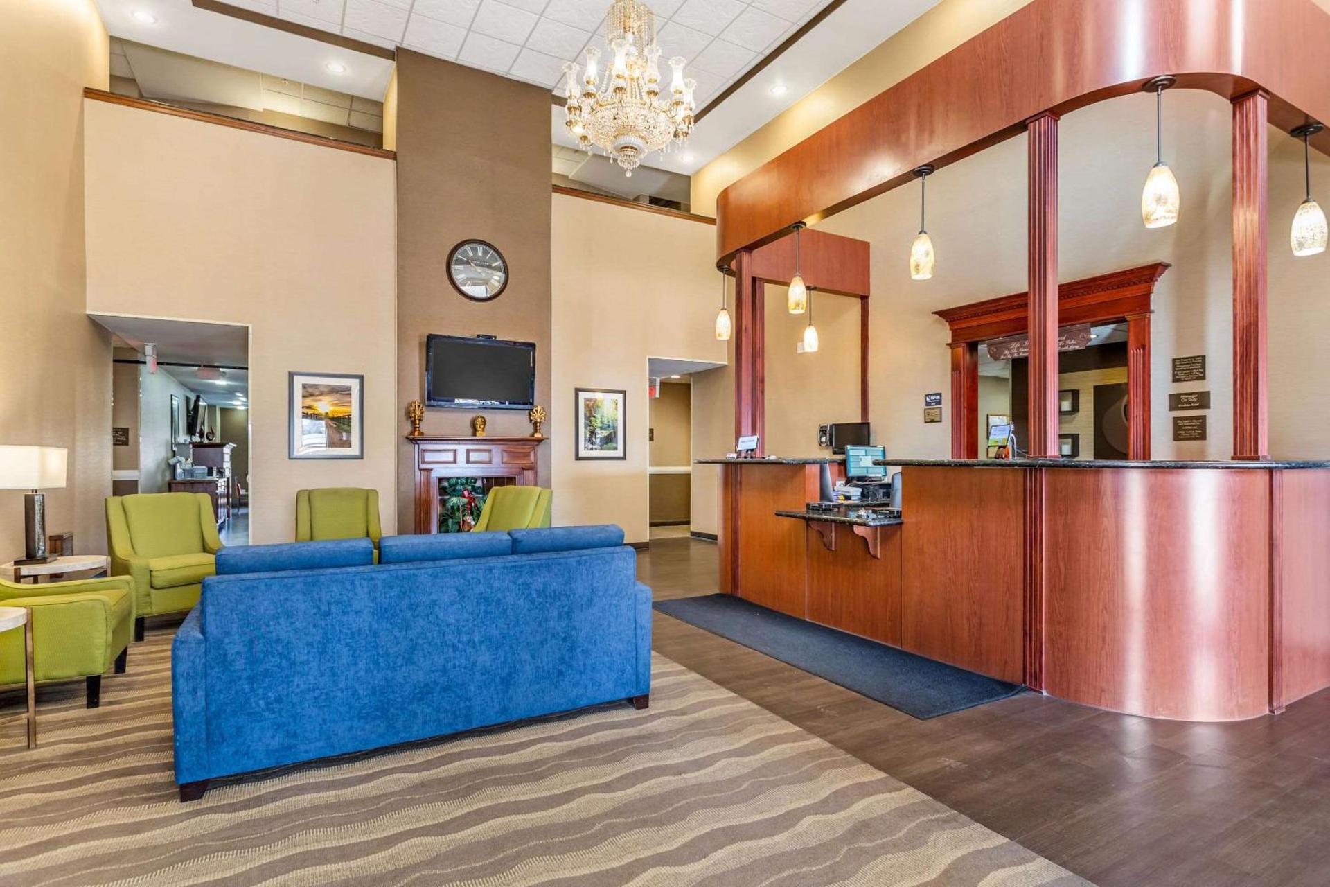 Comfort Suites South Point - Huntington photo 5