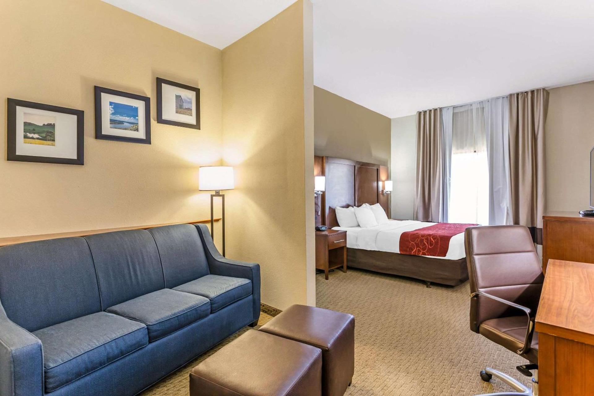 Comfort Suites South Point - Huntington photo 9