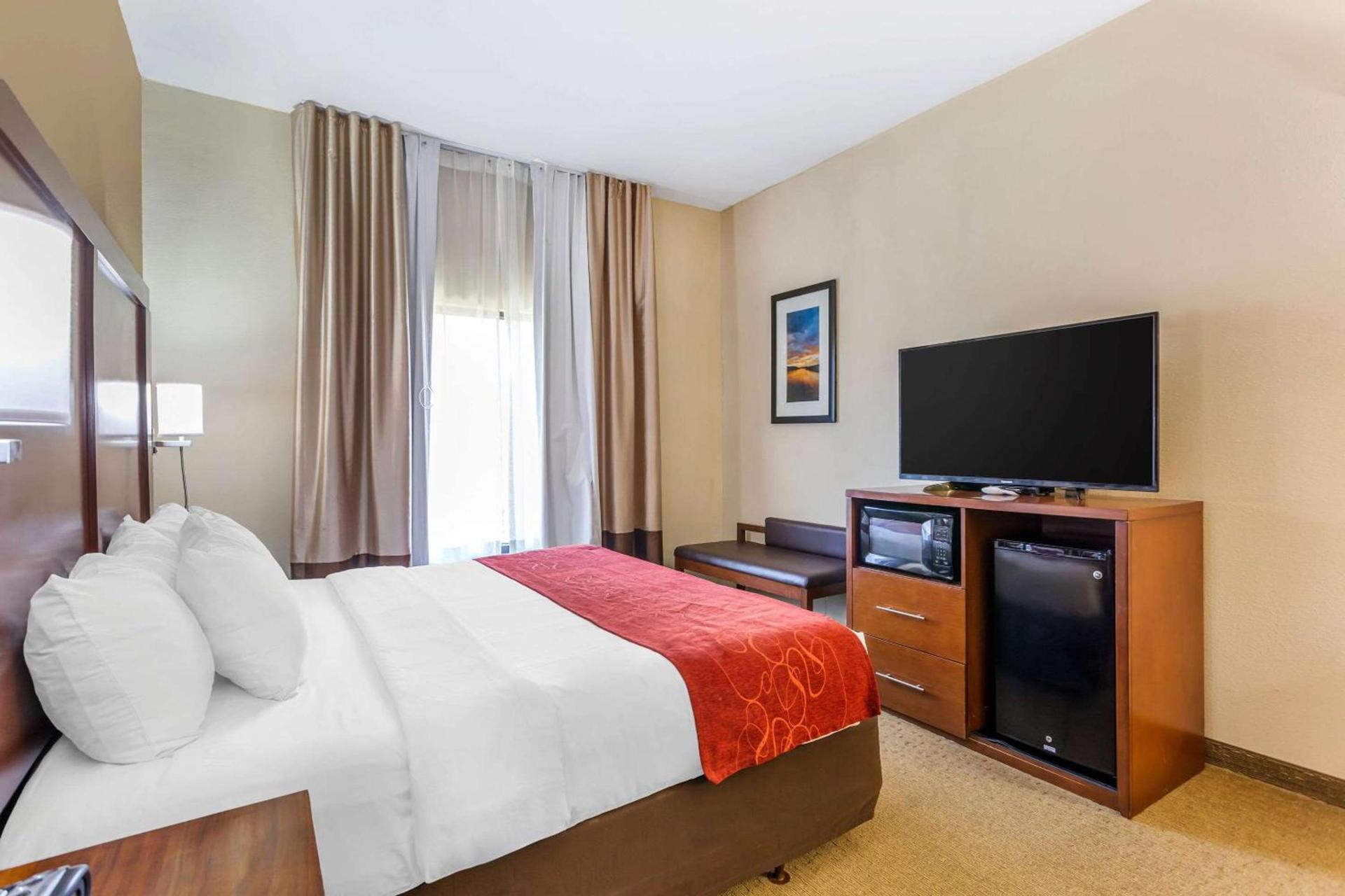 Comfort Suites South Point - Huntington photo 11
