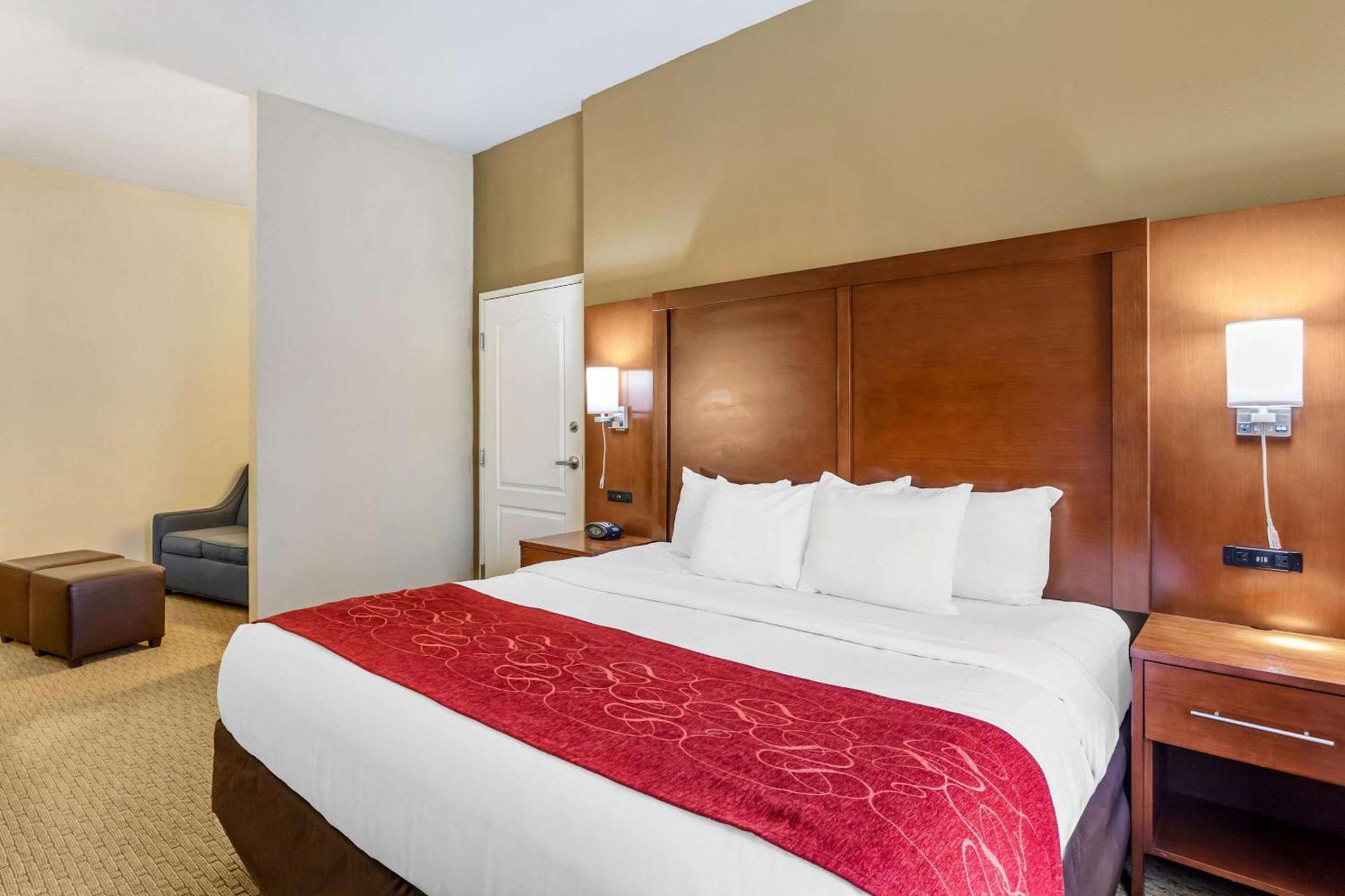 Comfort Suites South Point - Huntington photo 12