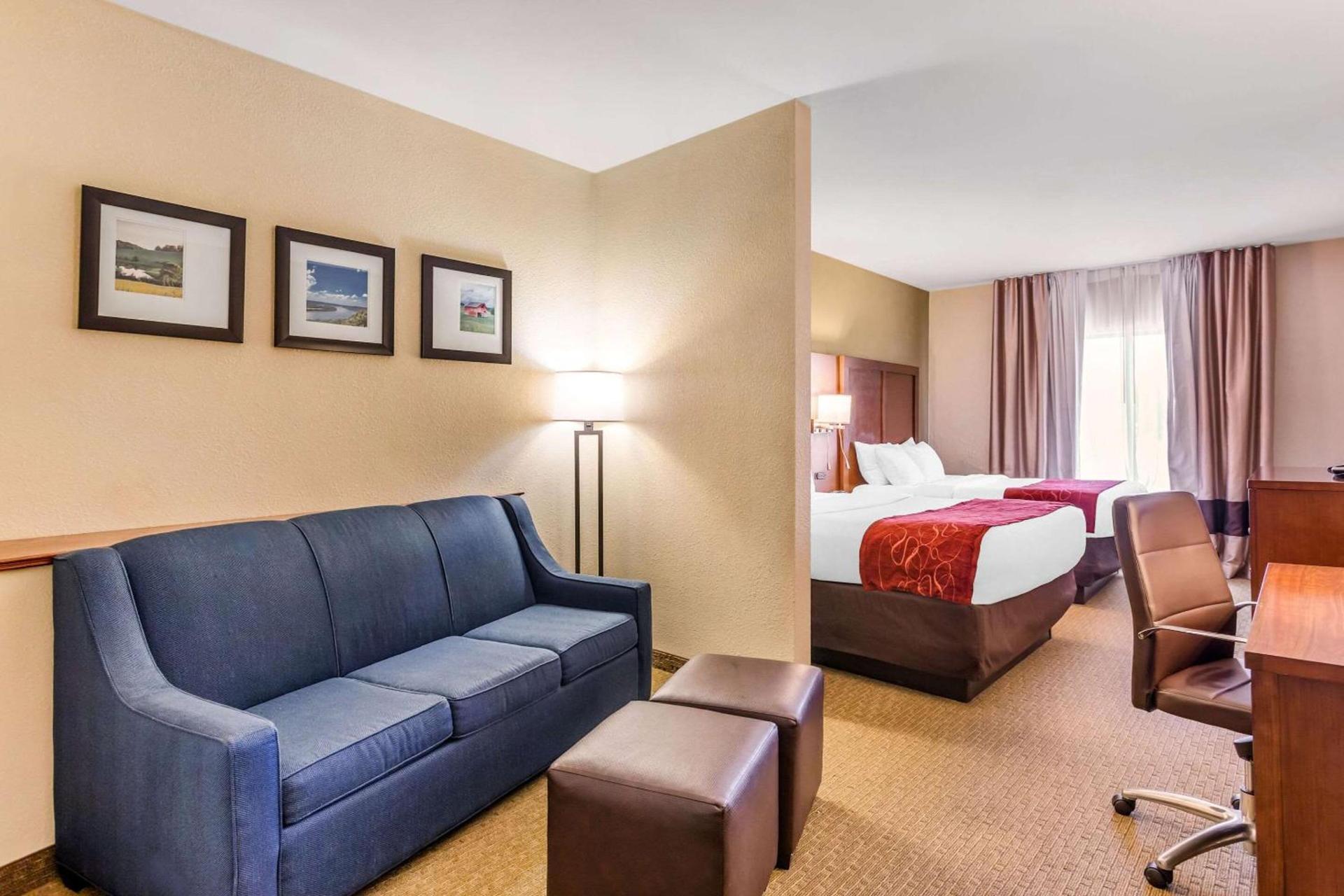 Comfort Suites South Point - Huntington photo 13