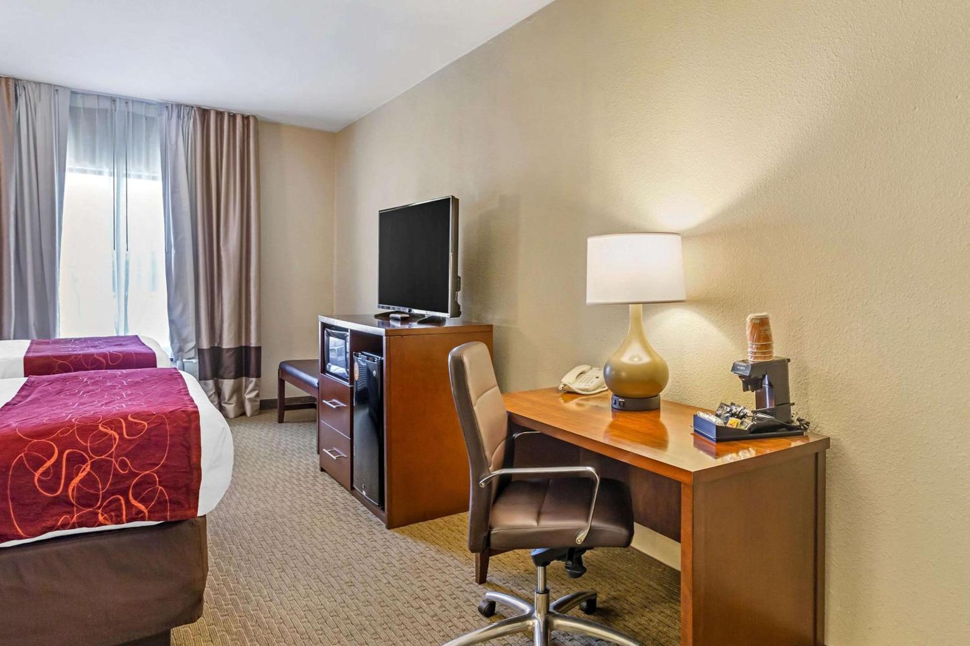 Comfort Suites South Point - Huntington photo 16