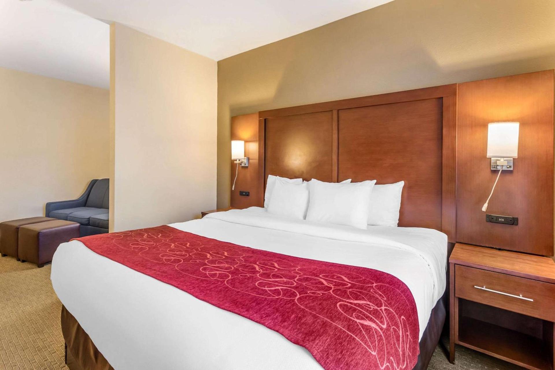 Comfort Suites South Point - Huntington photo 20
