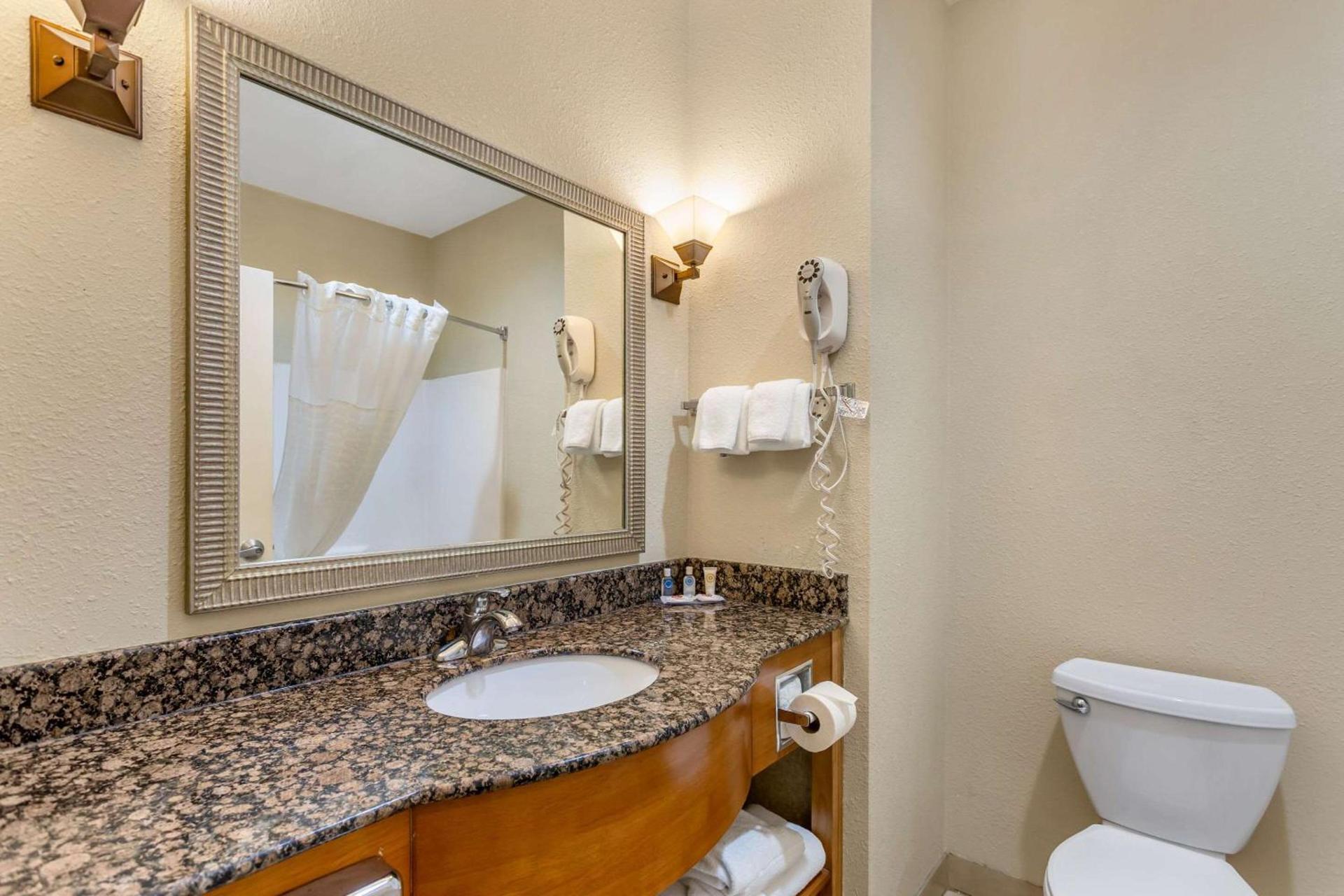 Comfort Suites South Point - Huntington photo 22