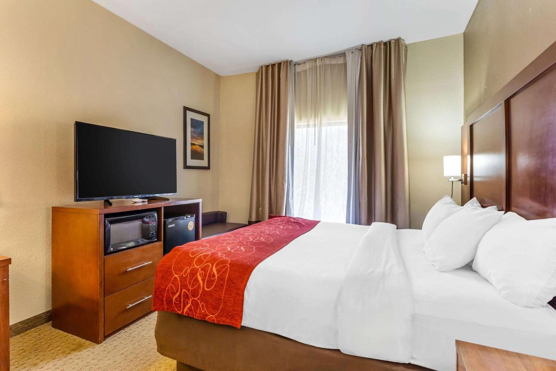 Comfort Suites South Point - Huntington photo 25