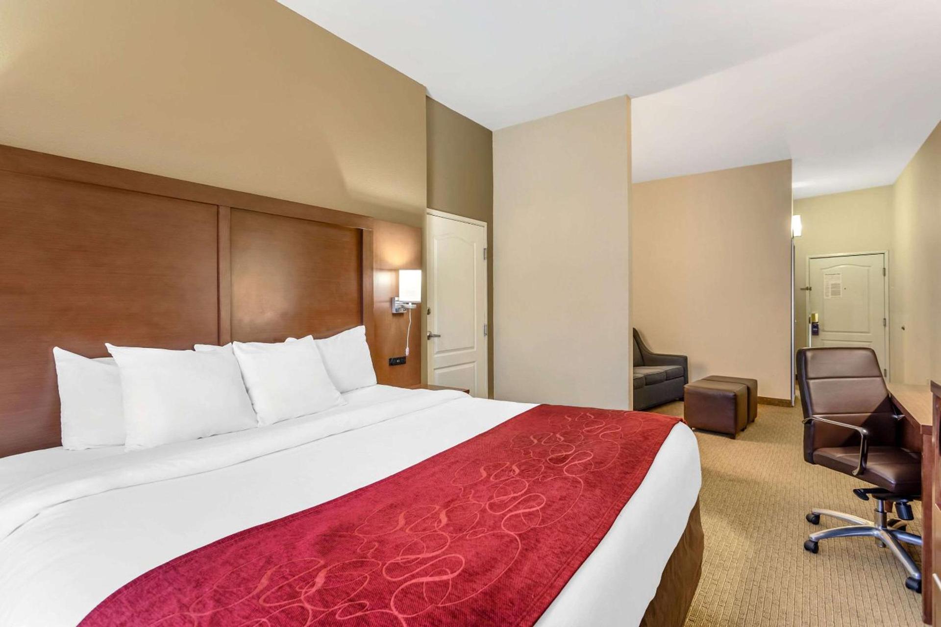 Comfort Suites South Point - Huntington photo 26