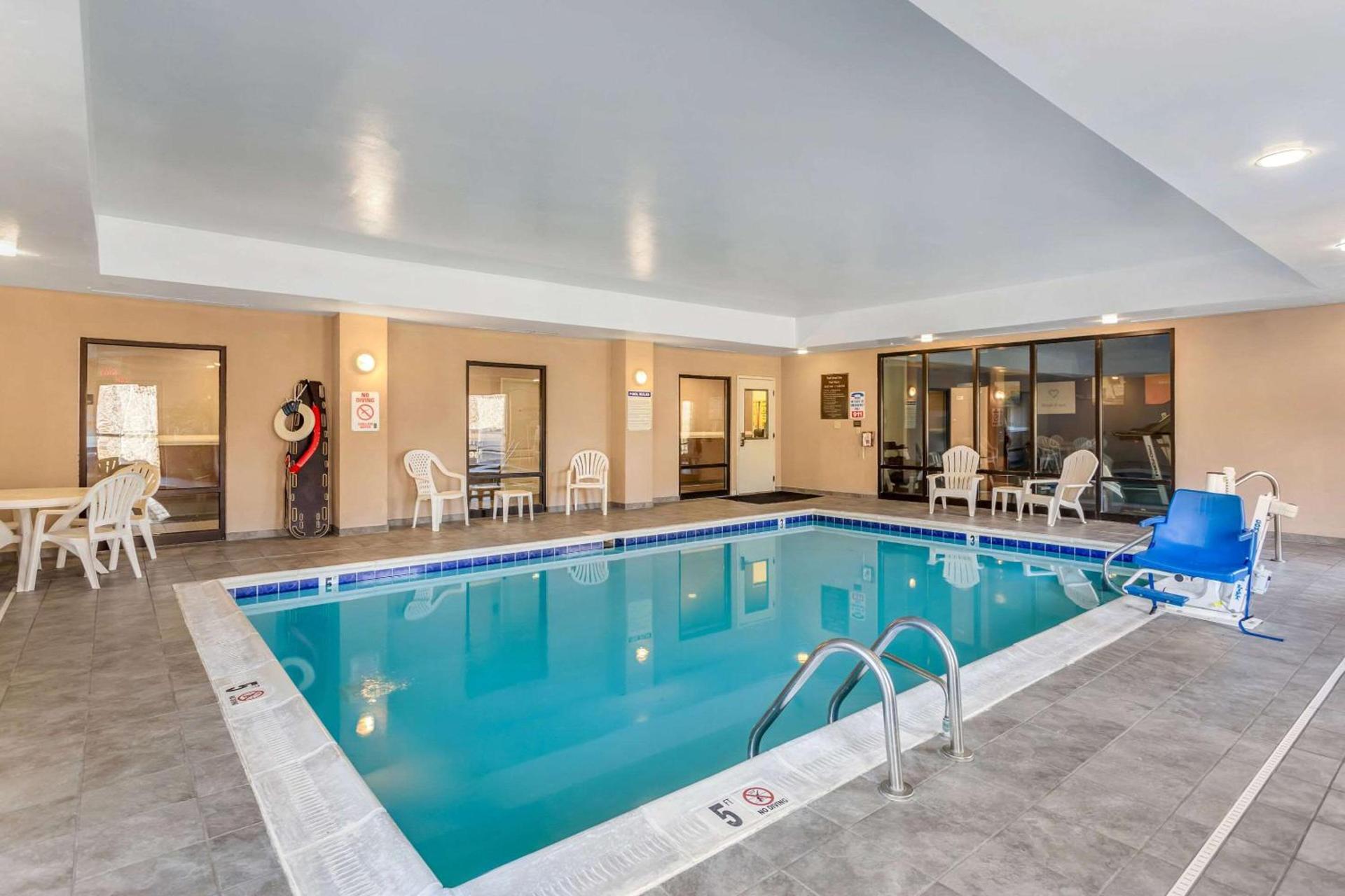Comfort Suites South Point - Huntington photo 28