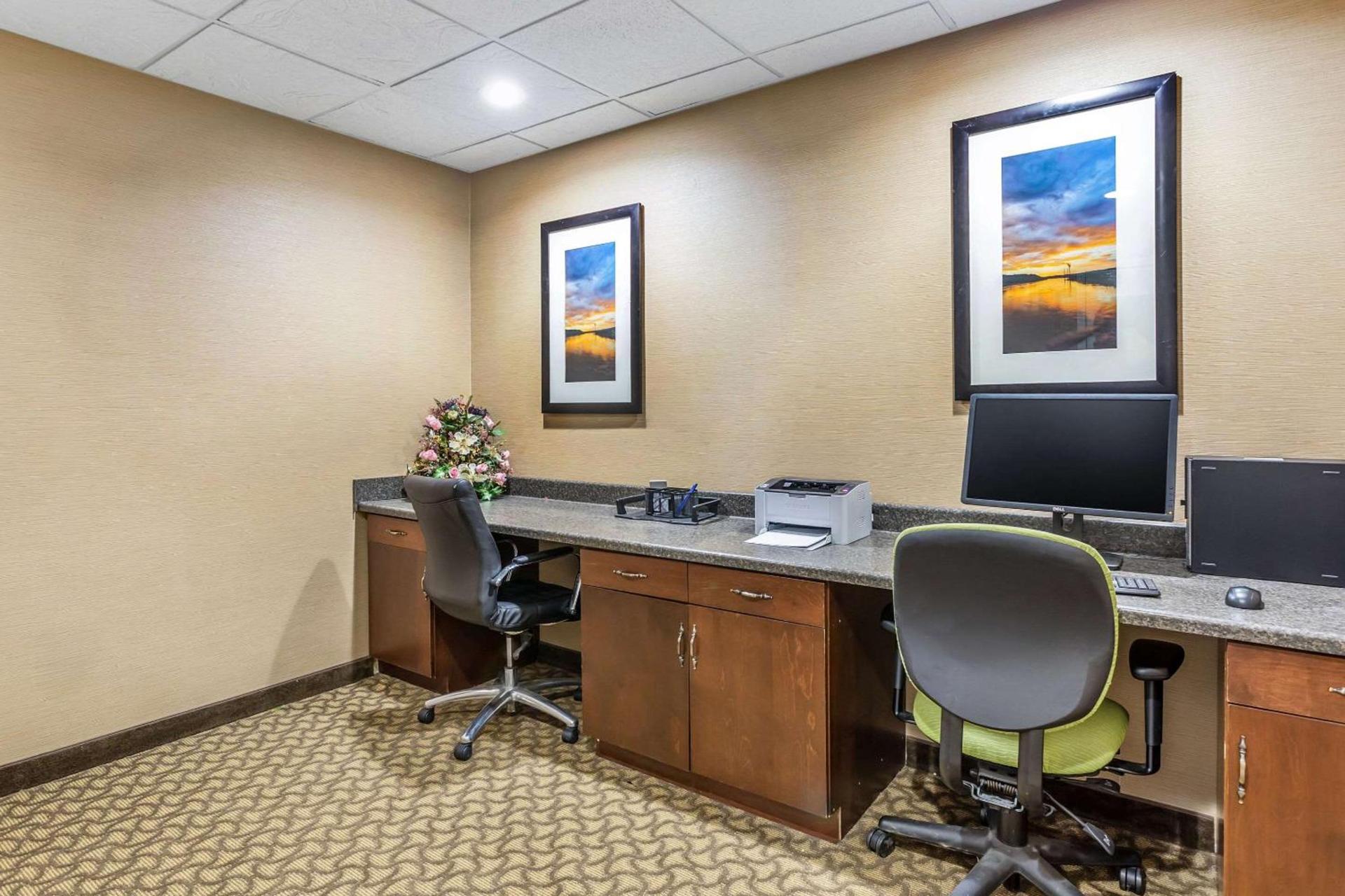 Comfort Suites South Point - Huntington photo 31