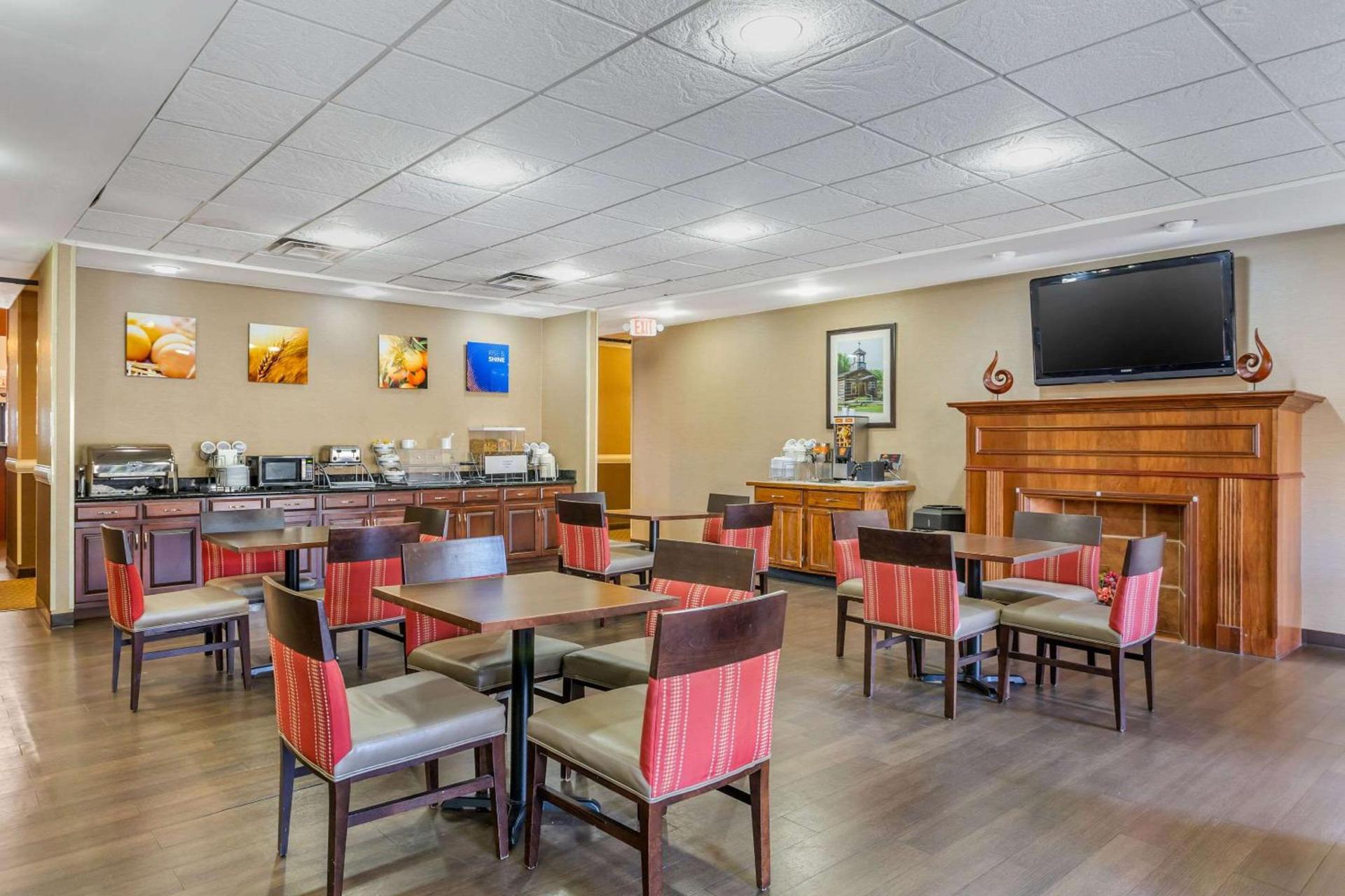 Comfort Suites South Point - Huntington photo 32