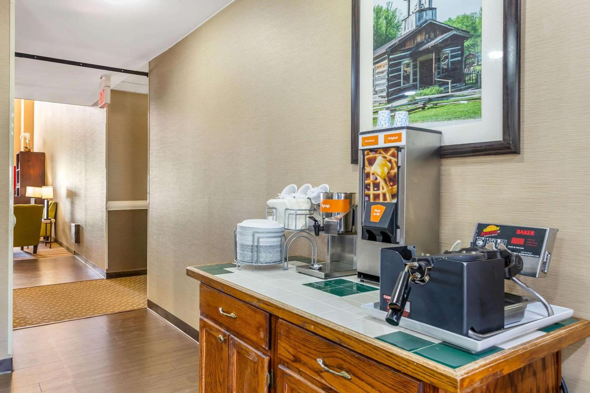 Comfort Suites South Point - Huntington photo 33