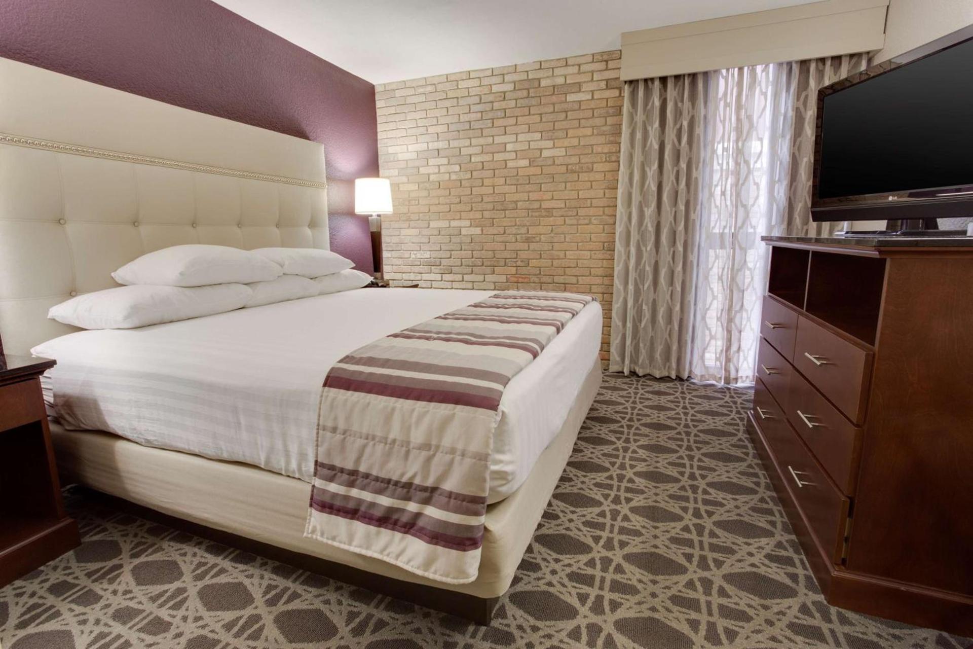 Drury Plaza Hotel San Antonio Airport photo 21