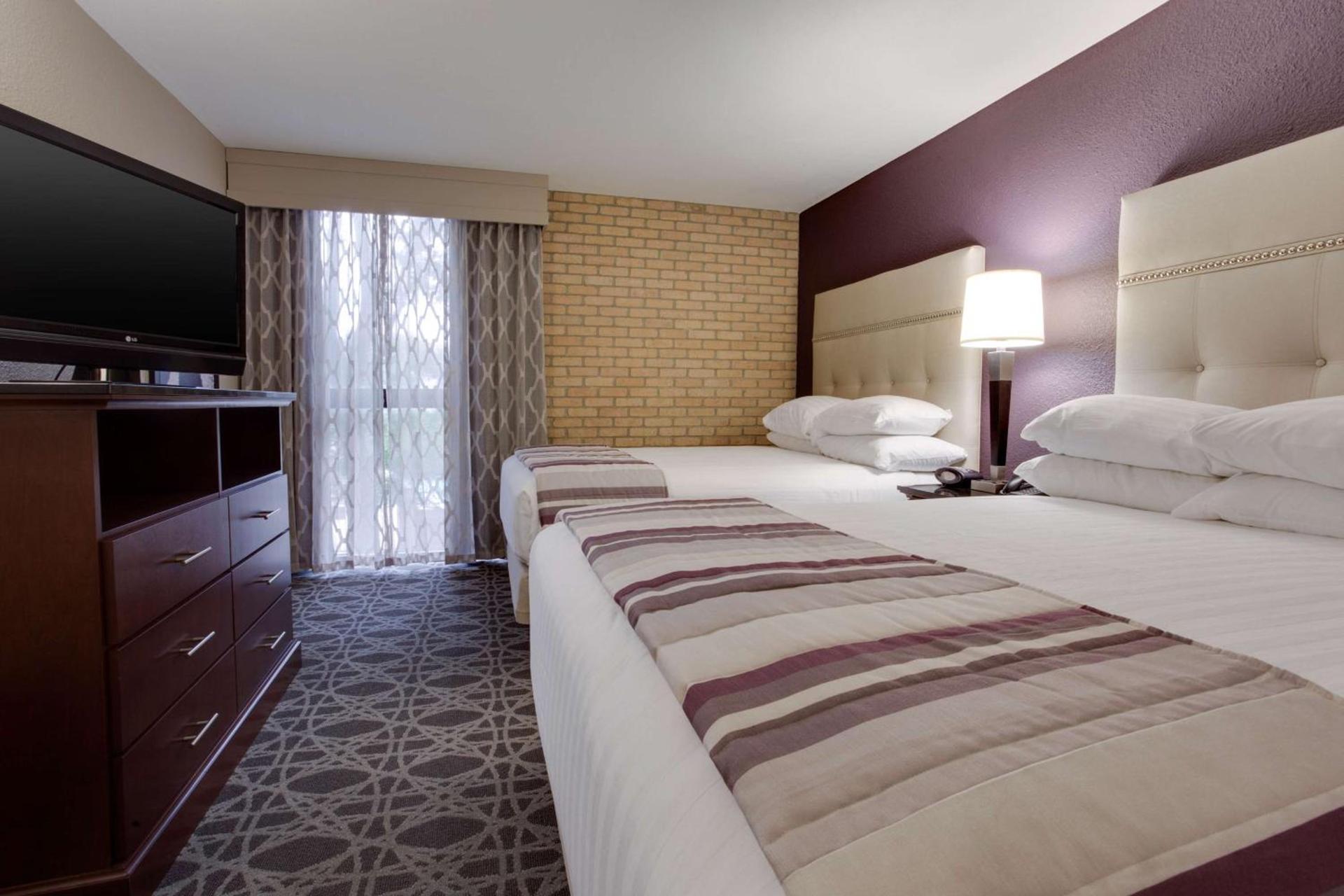Drury Plaza Hotel San Antonio Airport photo 22