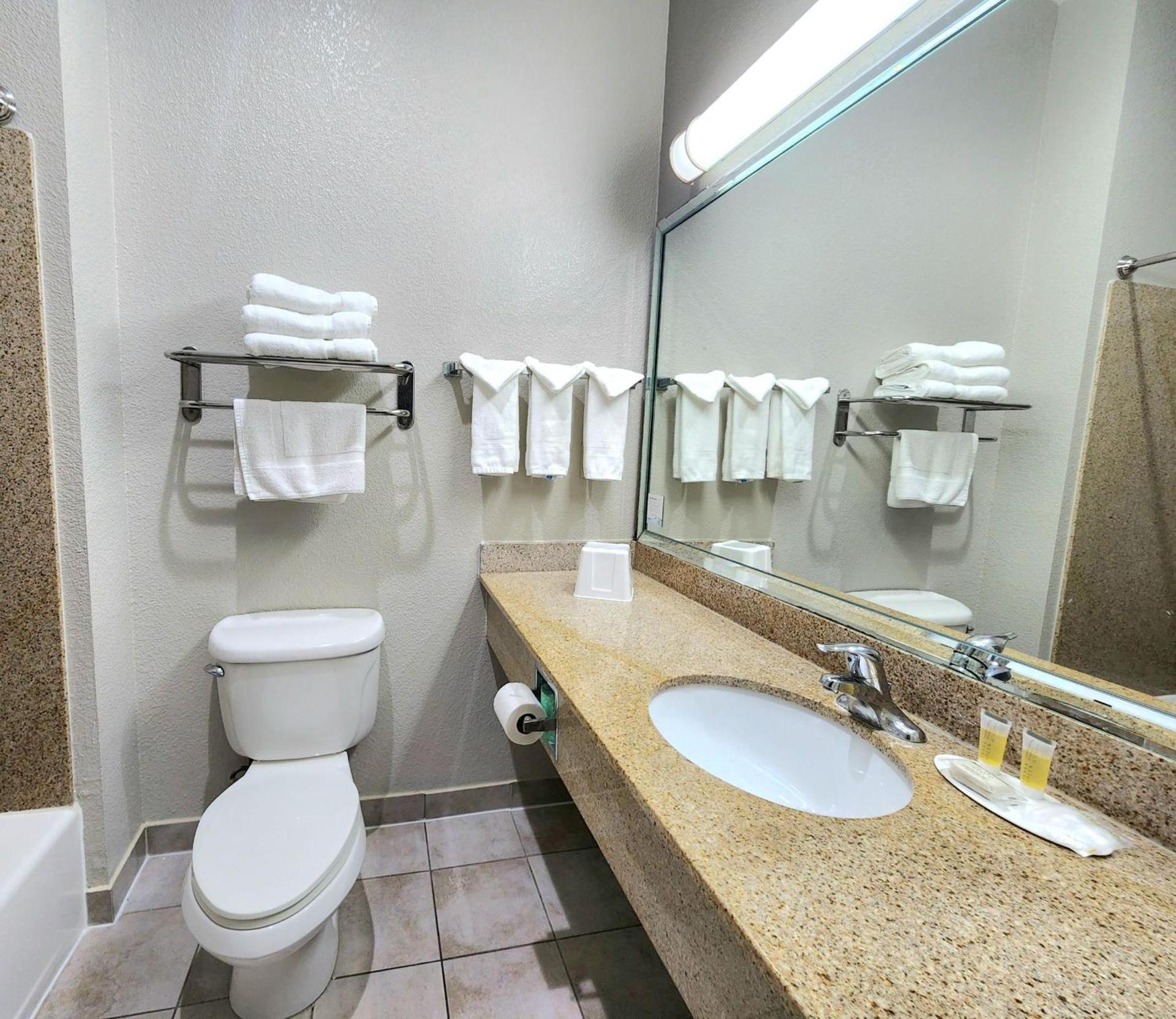 Days Inn by Wyndham Kemah photo 34