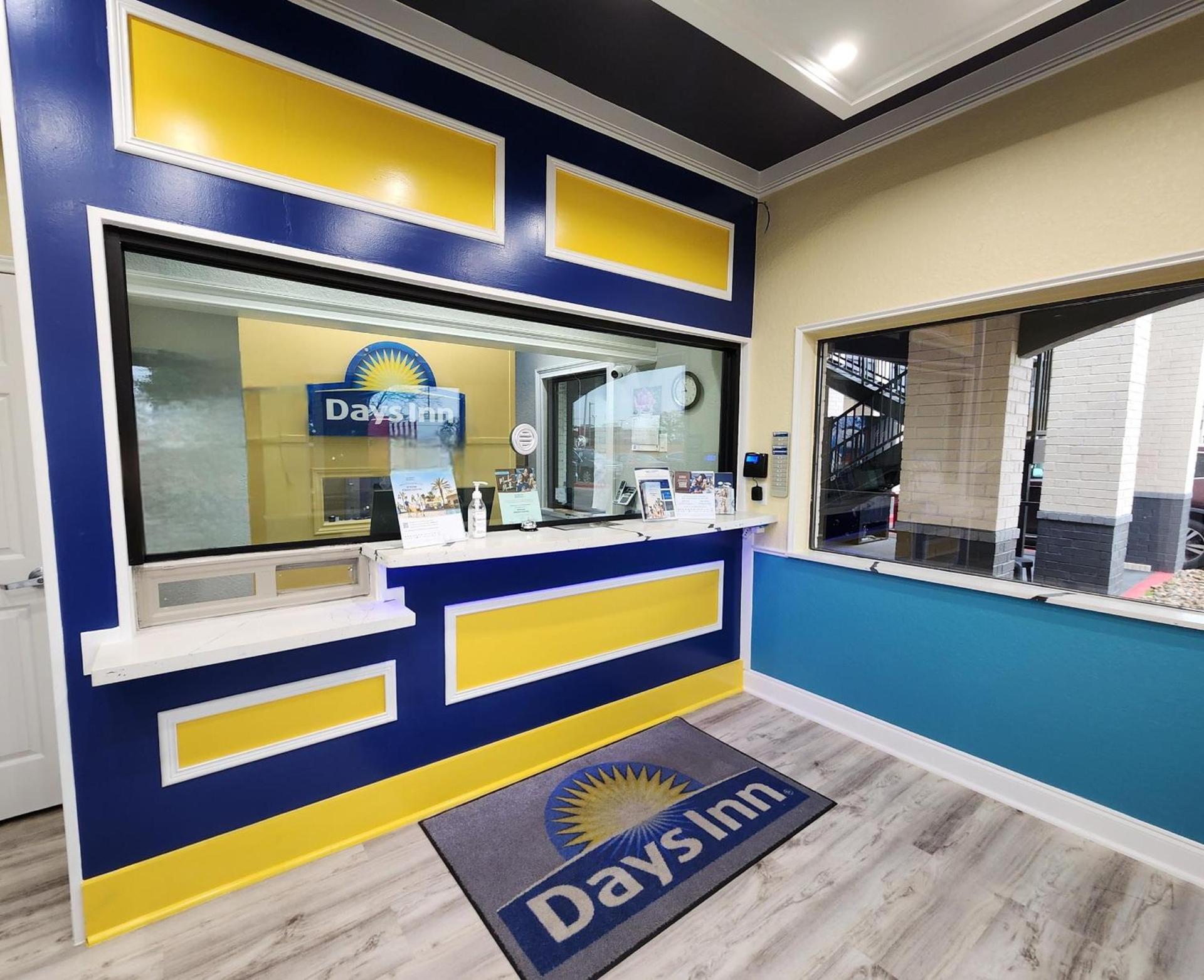 Days Inn by Wyndham Dickinson TX photo 81