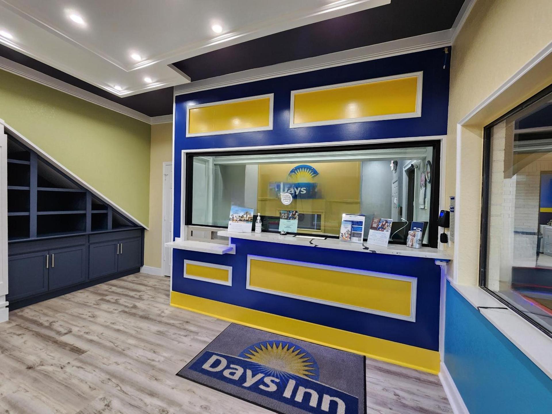 Days Inn by Wyndham Dickinson TX photo 82
