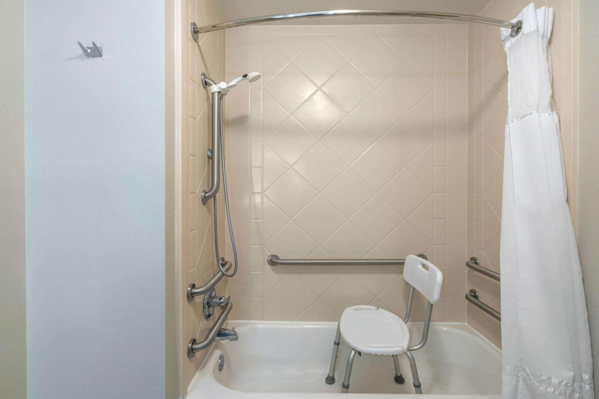 La Quinta by Wyndham Latham Albany Airport photo 10