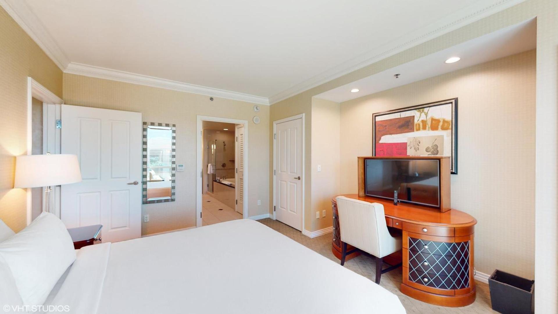 LADY LUCK'S VISTA - Private Balcony - Full Kitchen - Two Full Baths - Jetted Tub - Full MGM Grand Resort Access w No Resort Fee at MGM Signature photo 9