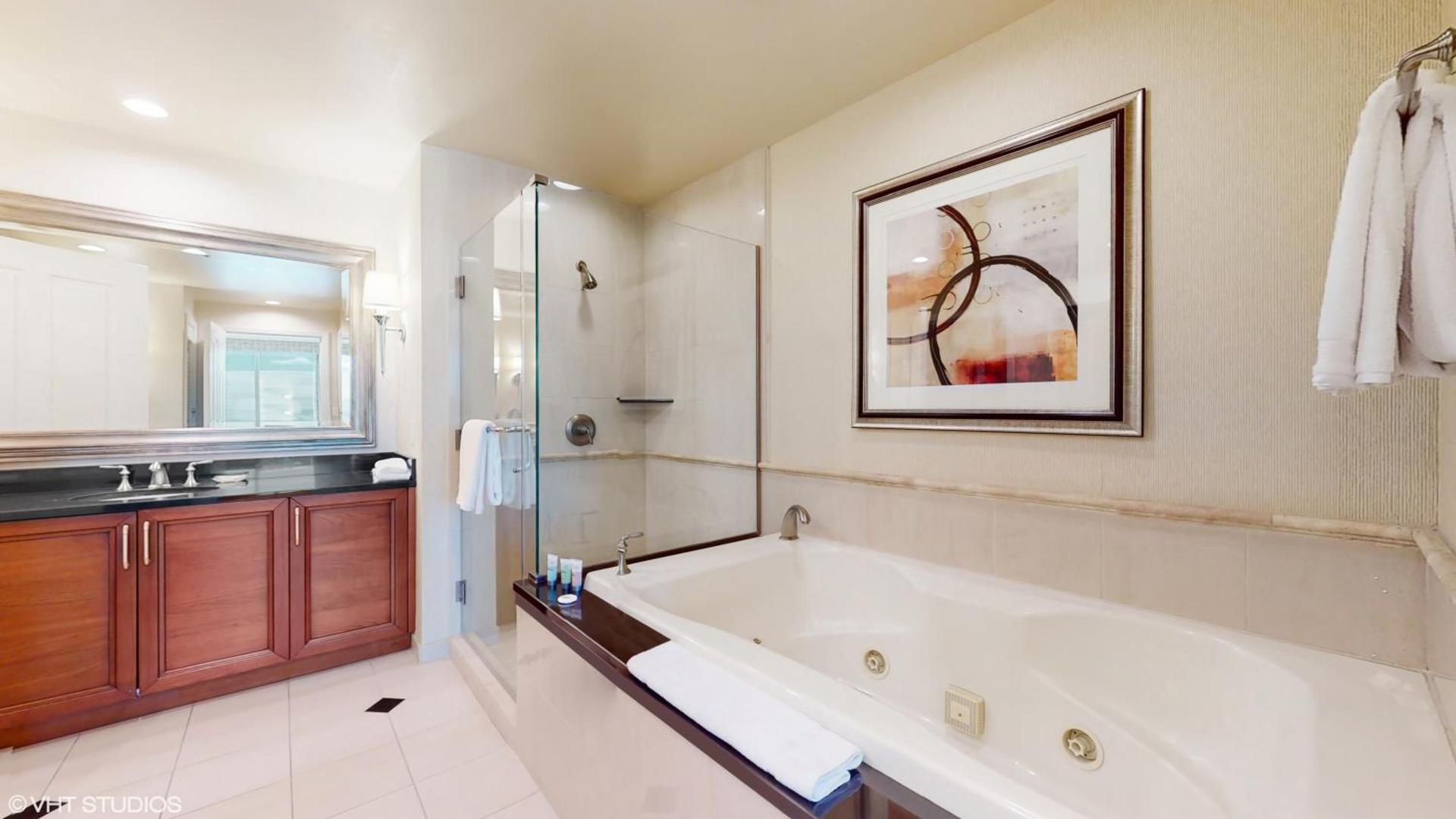 LADY LUCK'S VISTA - Private Balcony - Full Kitchen - Two Full Baths - Jetted Tub - Full MGM Grand Resort Access w No Resort Fee at MGM Signature photo 10