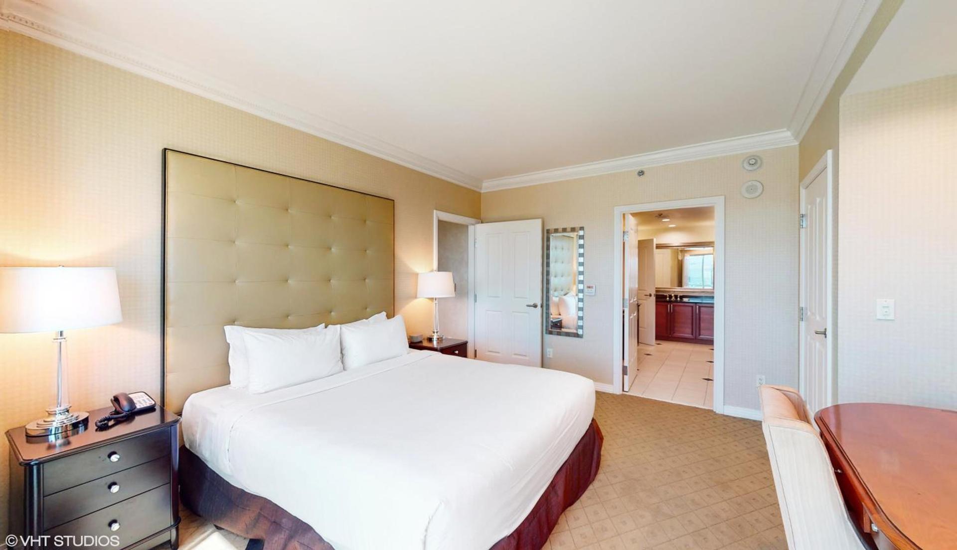 LADY LUCK'S VISTA - Private Balcony - Full Kitchen - Two Full Baths - Jetted Tub - Full MGM Grand Resort Access w No Resort Fee at MGM Signature photo 8