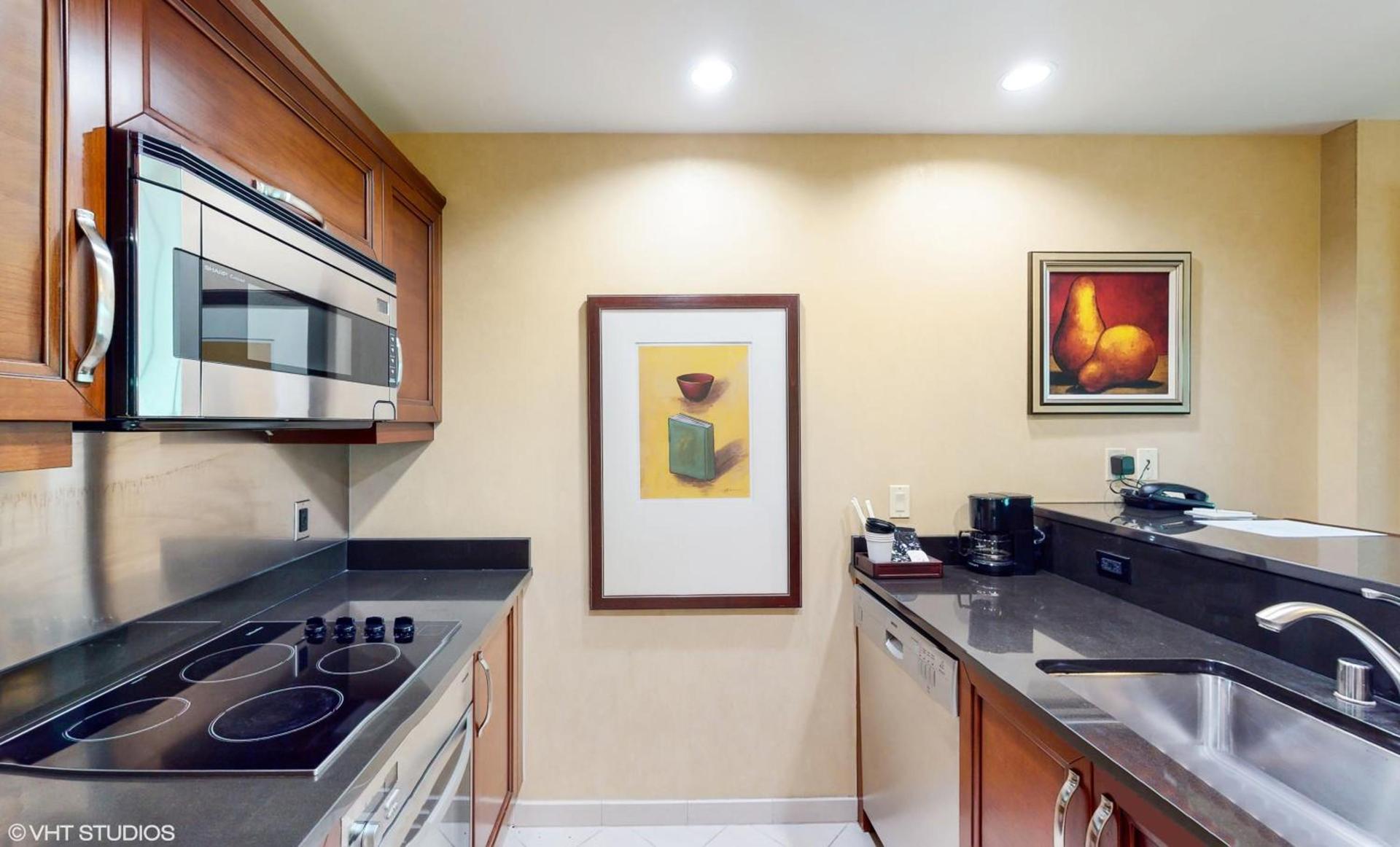 LADY LUCK'S VISTA - Private Balcony - Full Kitchen - Two Full Baths - Jetted Tub - Full MGM Grand Resort Access w No Resort Fee at MGM Signature photo 6