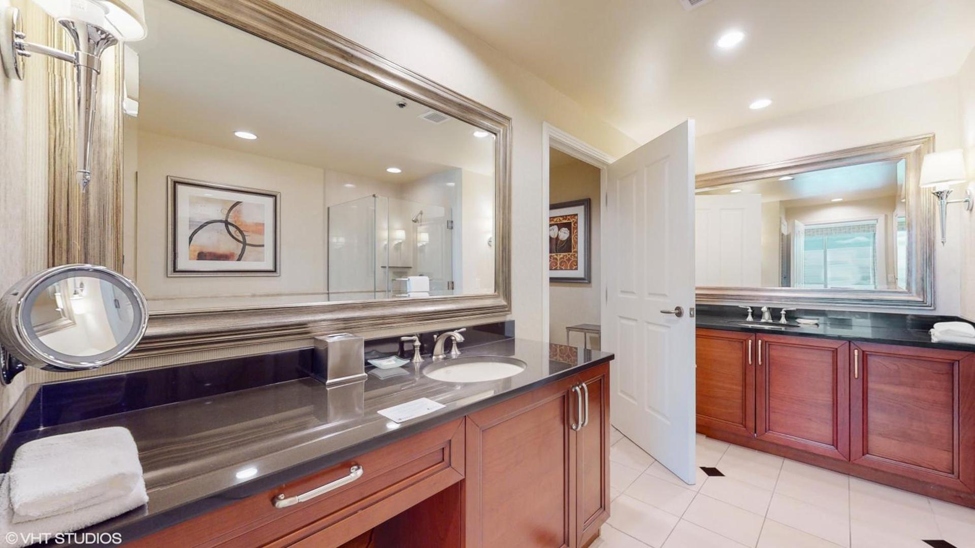LADY LUCK'S VISTA - Private Balcony - Full Kitchen - Two Full Baths - Jetted Tub - Full MGM Grand Resort Access w No Resort Fee at MGM Signature photo 13