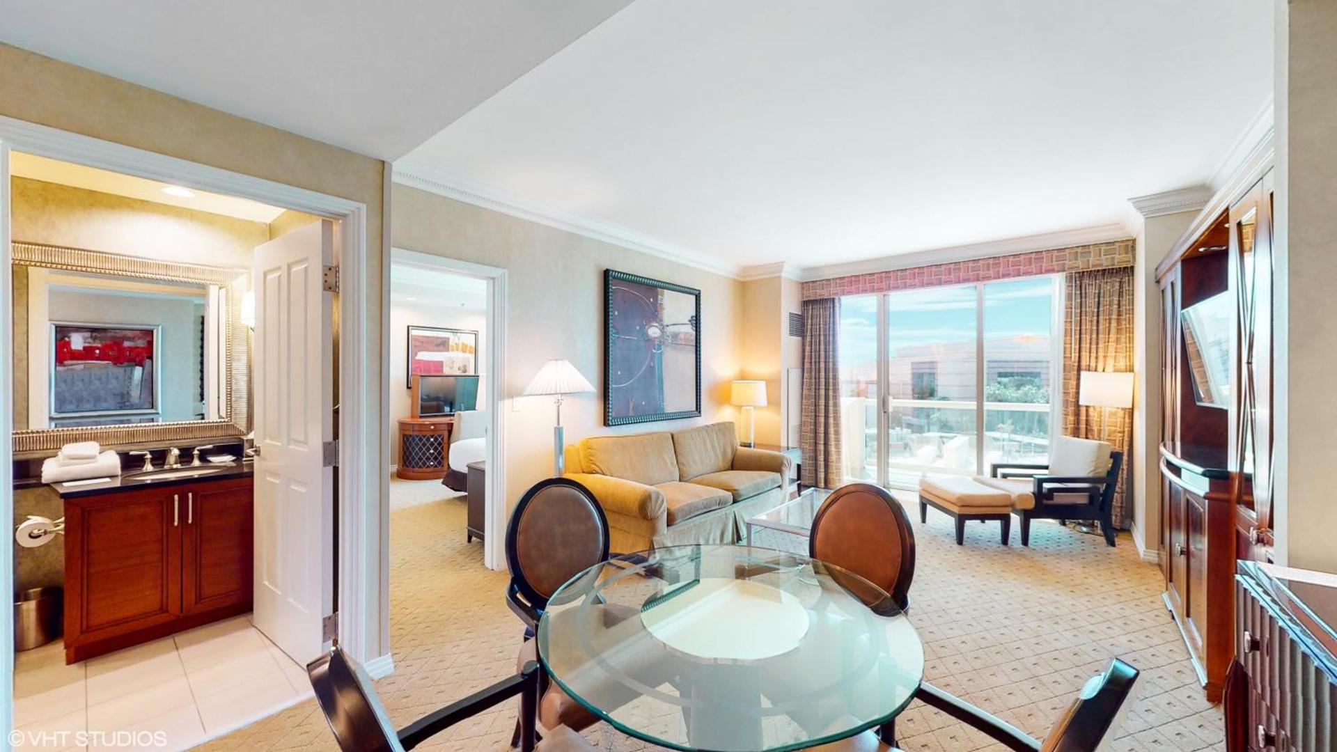 LADY LUCK'S VISTA - Private Balcony - Full Kitchen - Two Full Baths - Jetted Tub - Full MGM Grand Resort Access w No Resort Fee at MGM Signature photo 3
