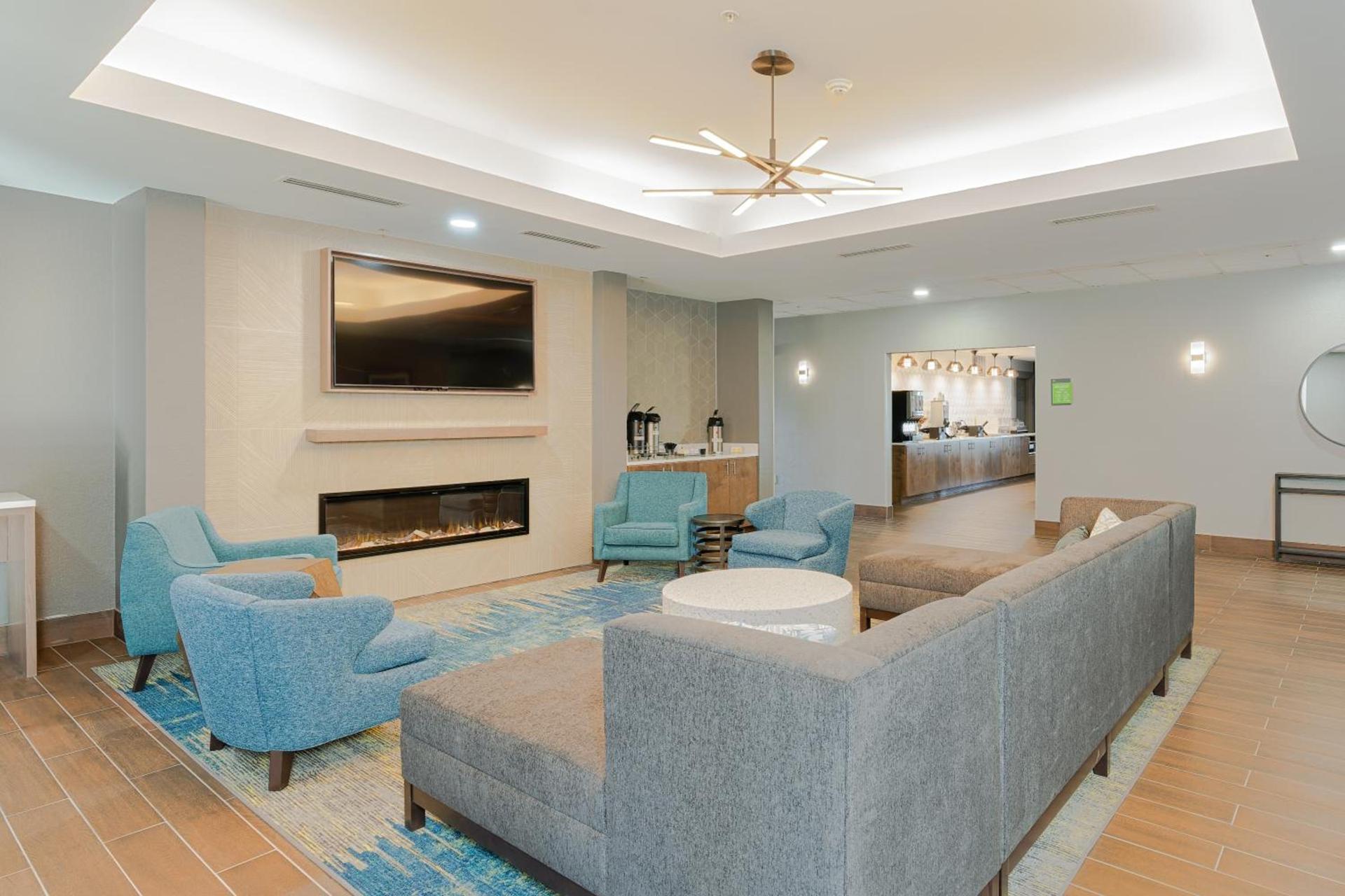 La Quinta by Wyndham Shawnee photo 17